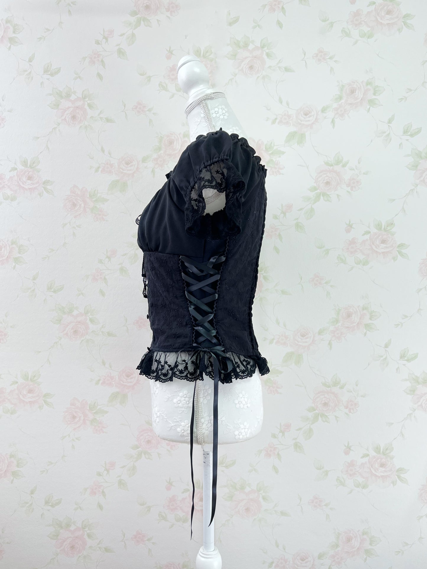 axes femme 2 Way Shoulder Laced Up Top (Black)