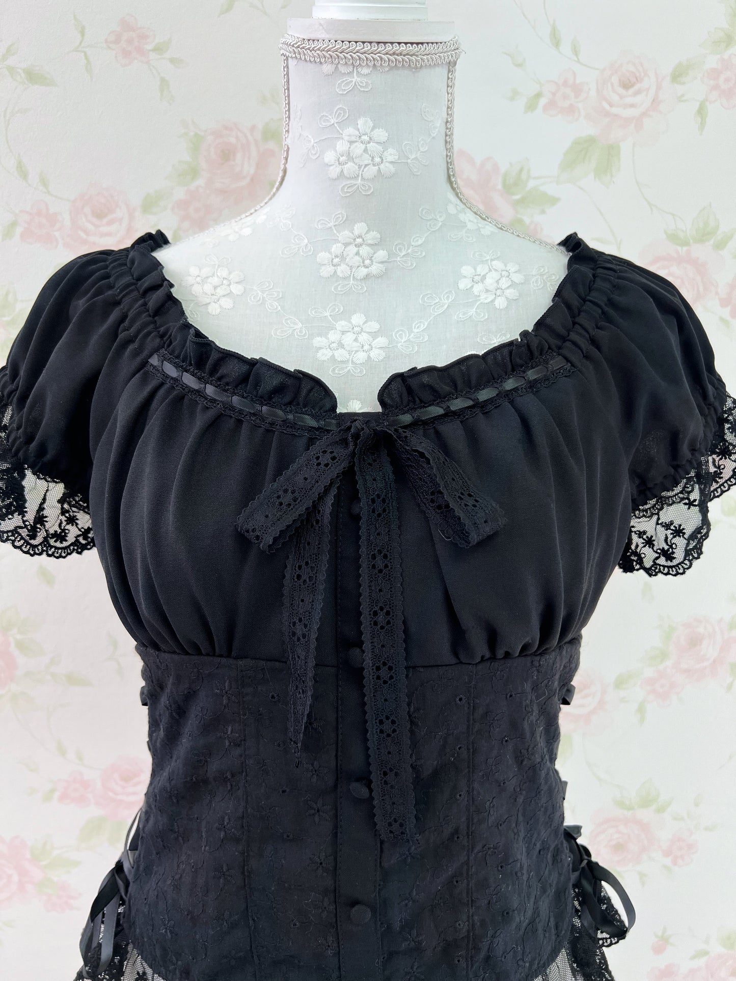 axes femme 2 Way Shoulder Laced Up Top (Black)