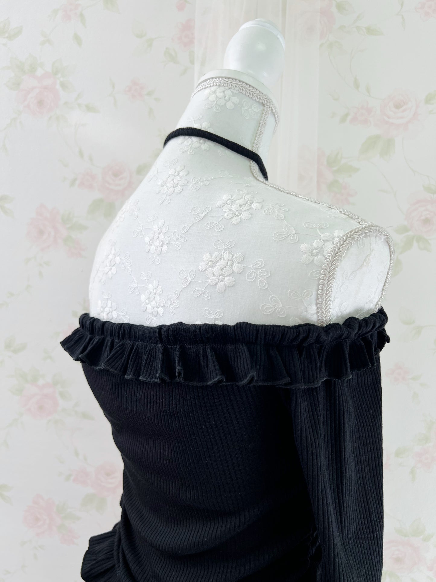 GRL Chocker Asymmetry Ruffled Hem Top (Black)