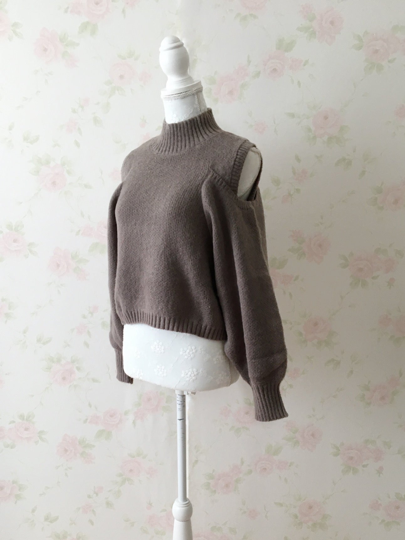 GRL Open Shoulder Sweater (Chocolate)