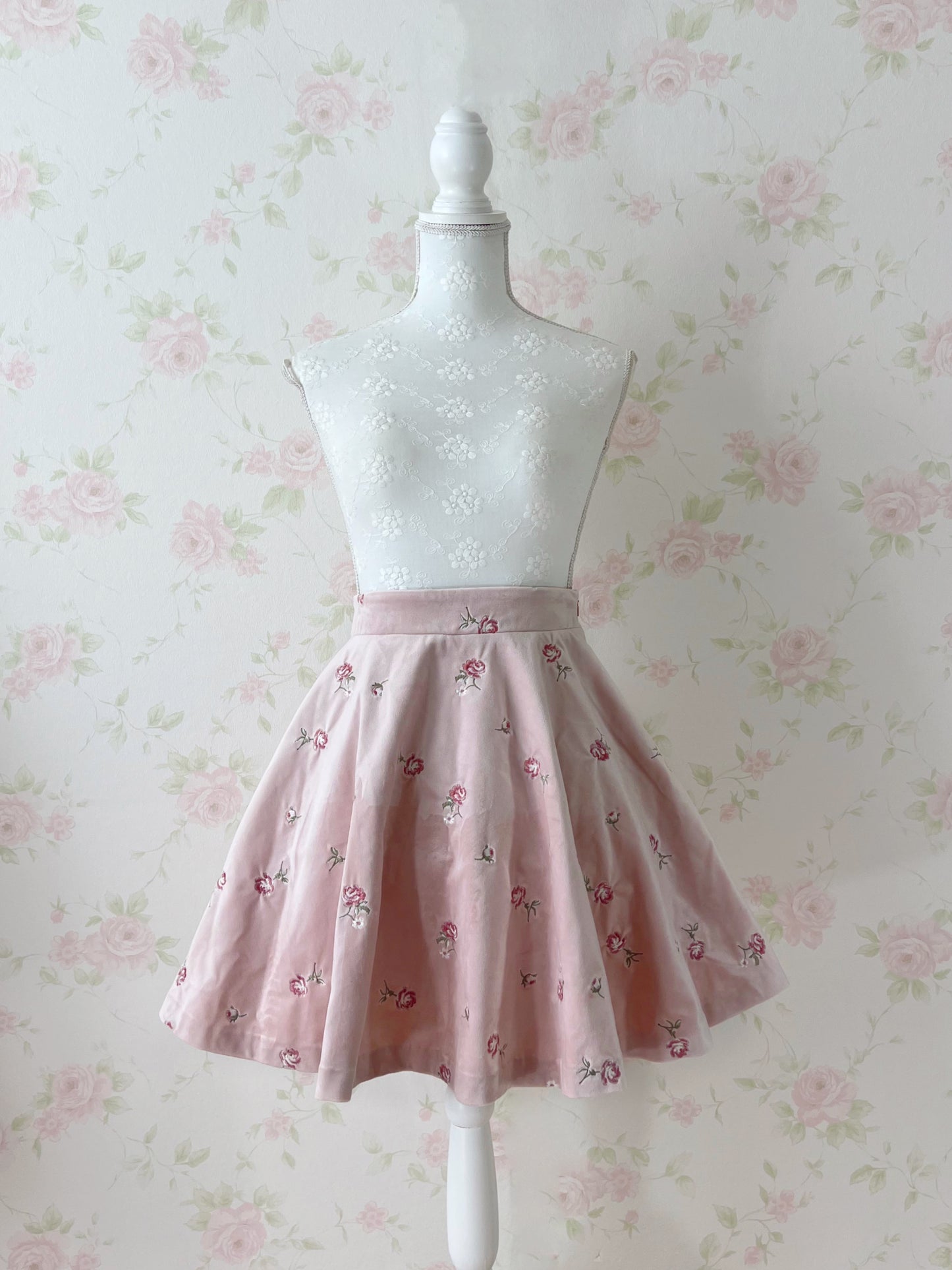 mille fille closet by LODISPOTTO Velvet Petite Rose Embroidery Skirt