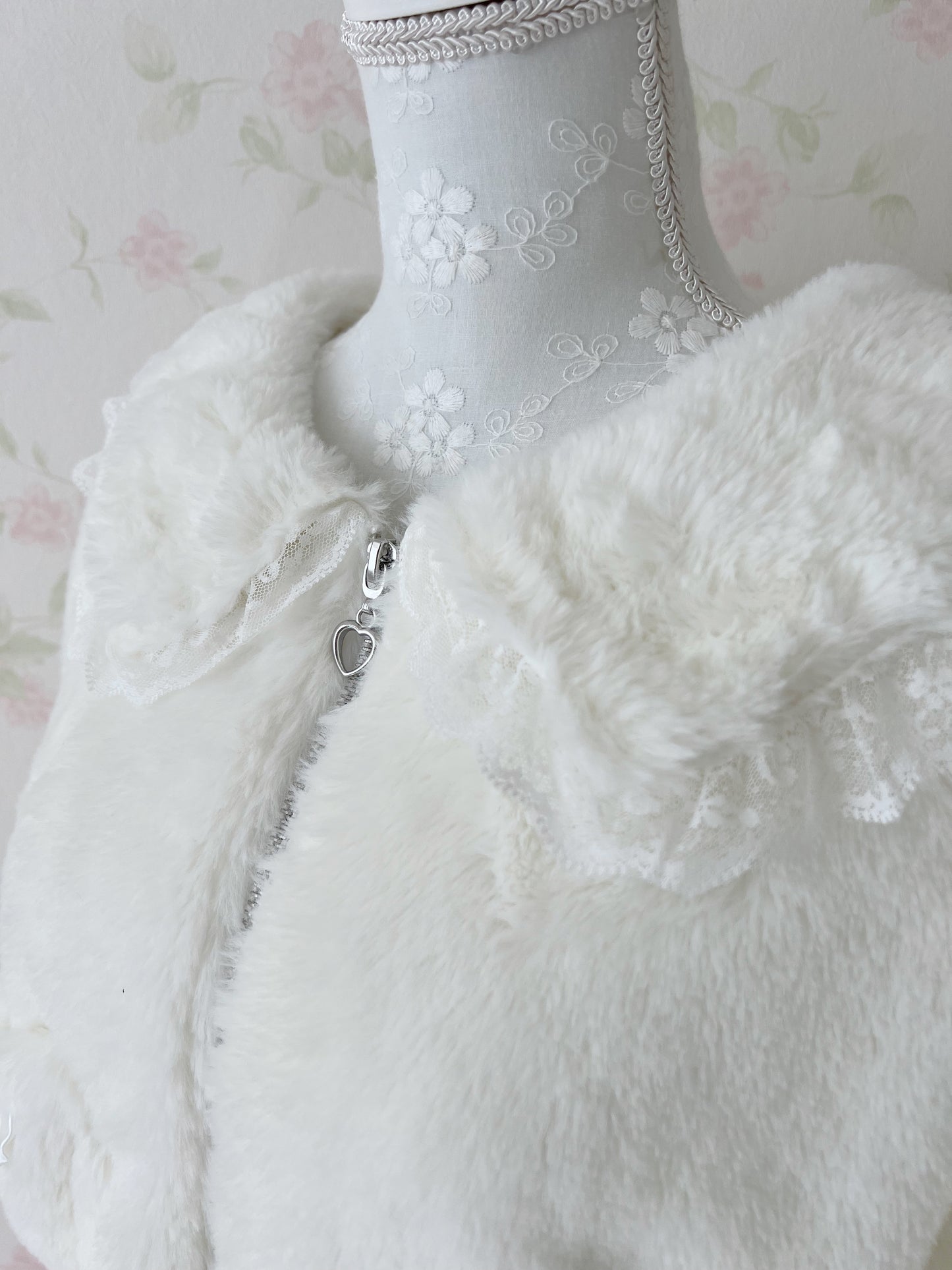majoretty Lacy Sailor Collar Eco Fur Jacket (White)
