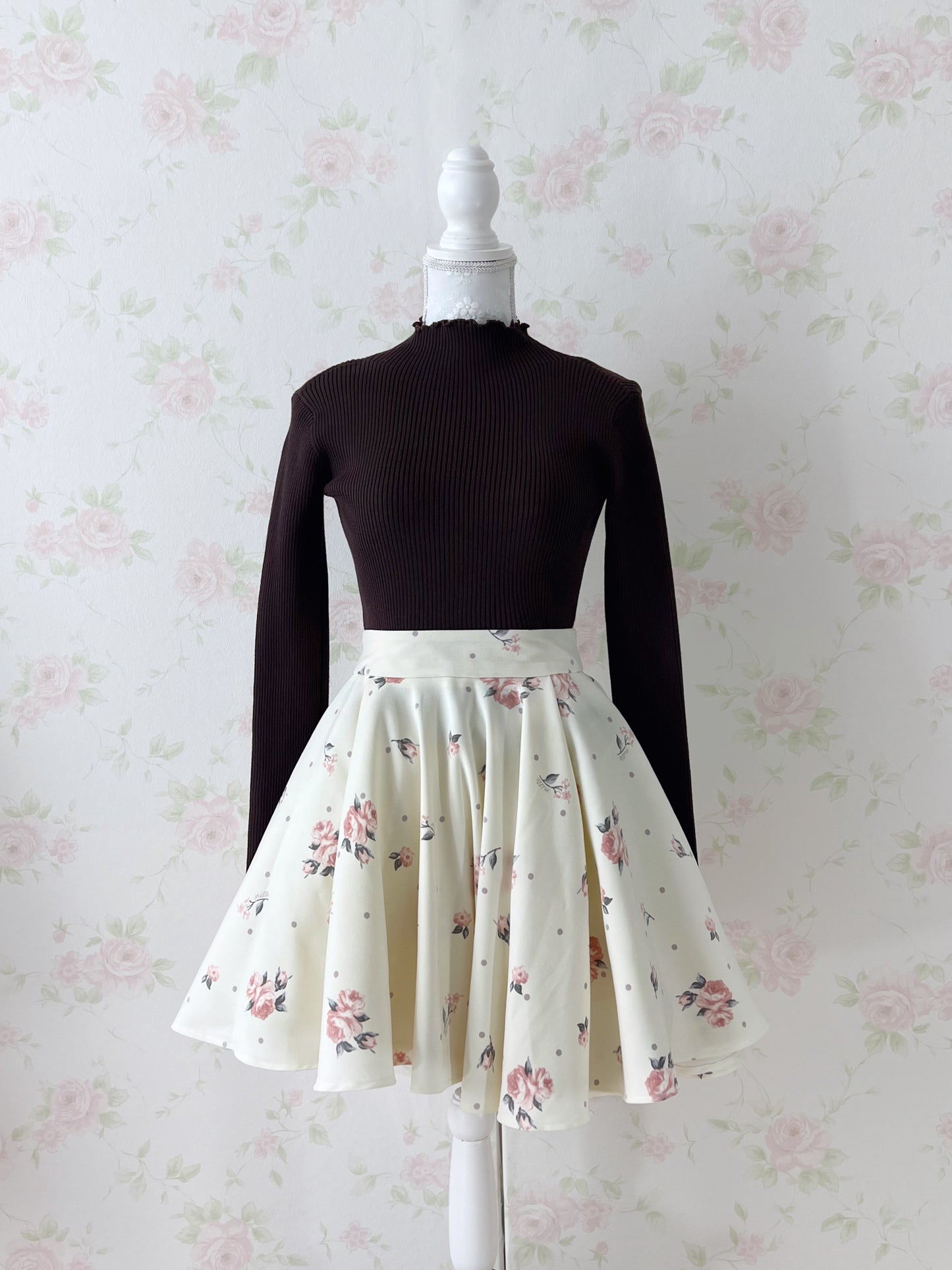 mille fille closet by LODISPOTTO Dot Rose Skirt