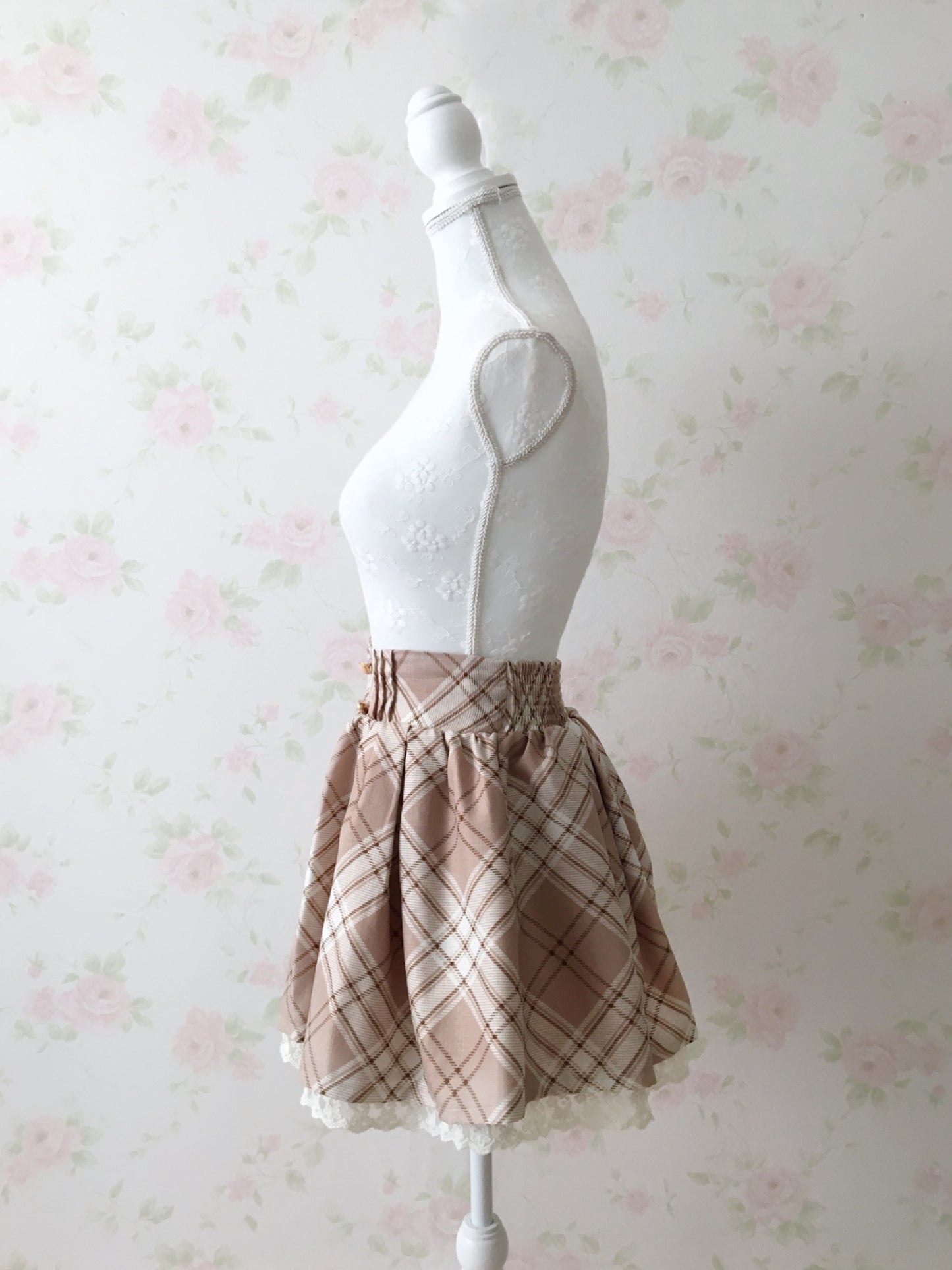 LIZ LISA Hem Lace Checked Sukapan (Beige)