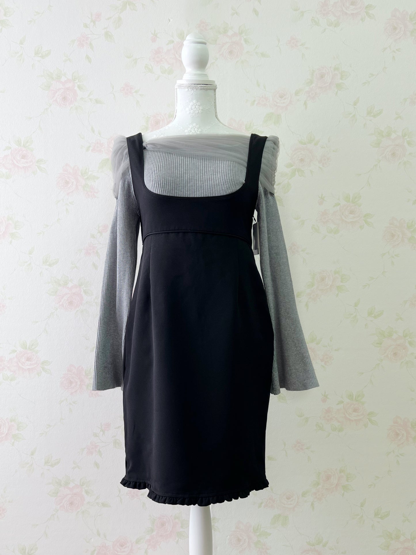 EATME Mermaid Back Bow Jumper Dress (Black)
