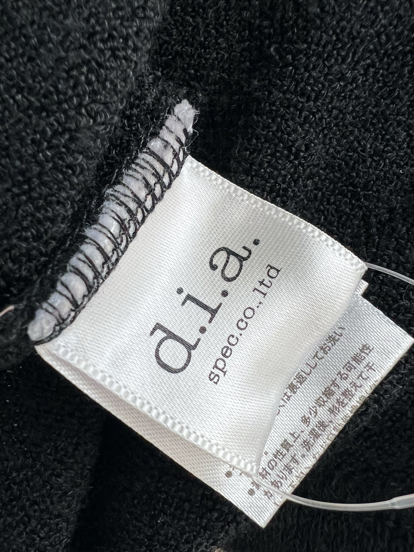 d.i.a Back Chain V Neck Top