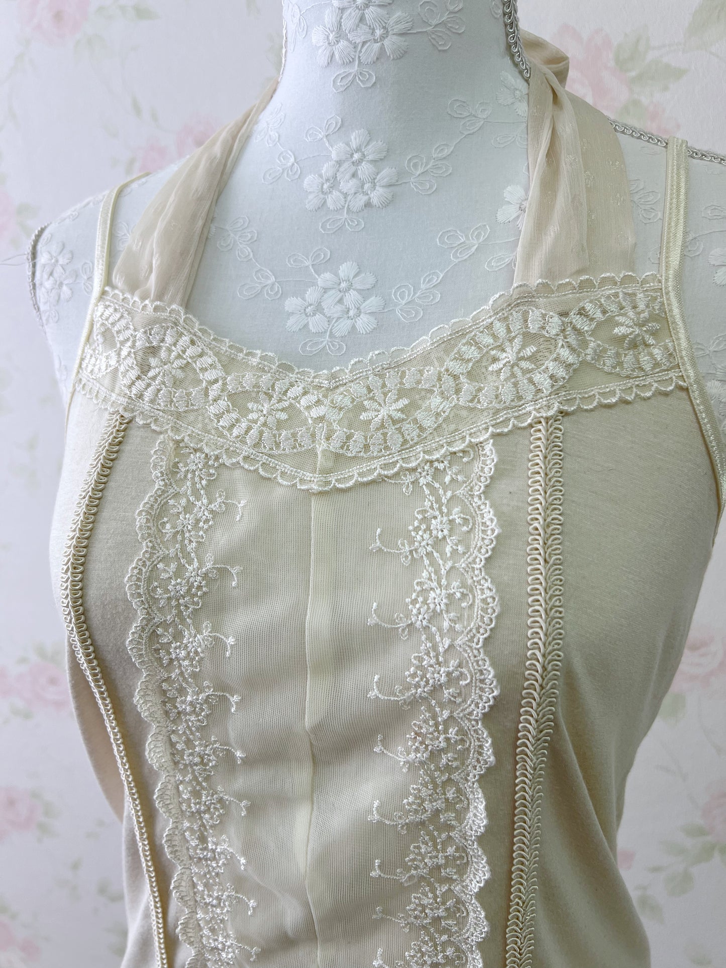 axes femme Halter Neck Lace Center Camisole