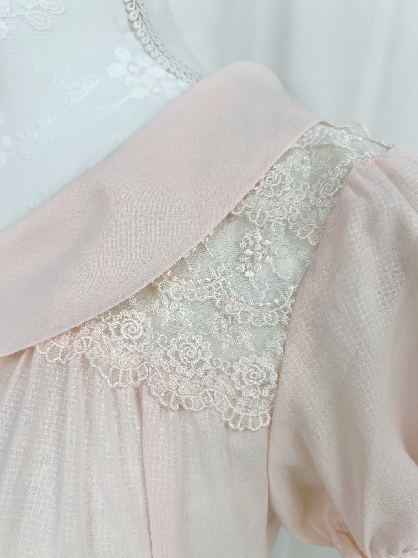L’EST ROSE Crystal Button Chiffon Blouse (Pink)
