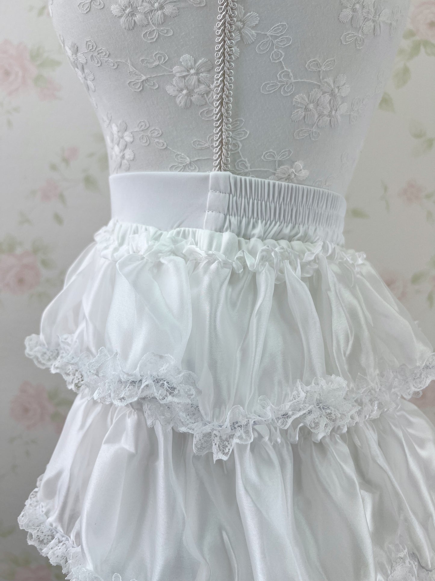 GRL Layered Frilled Skirt With Underpants (White)