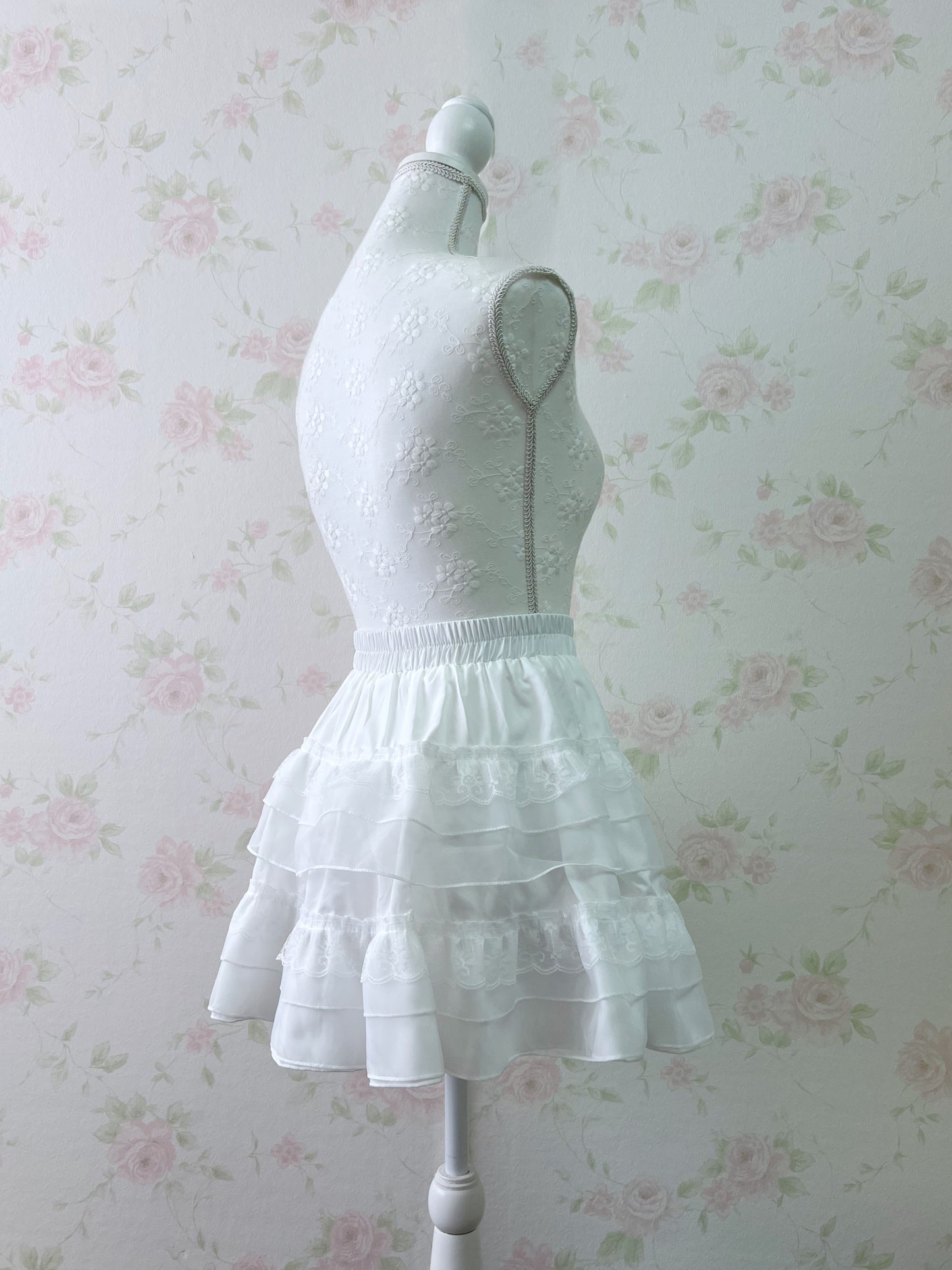 GRL Shoujo Tiered Lace Skirt (White)
