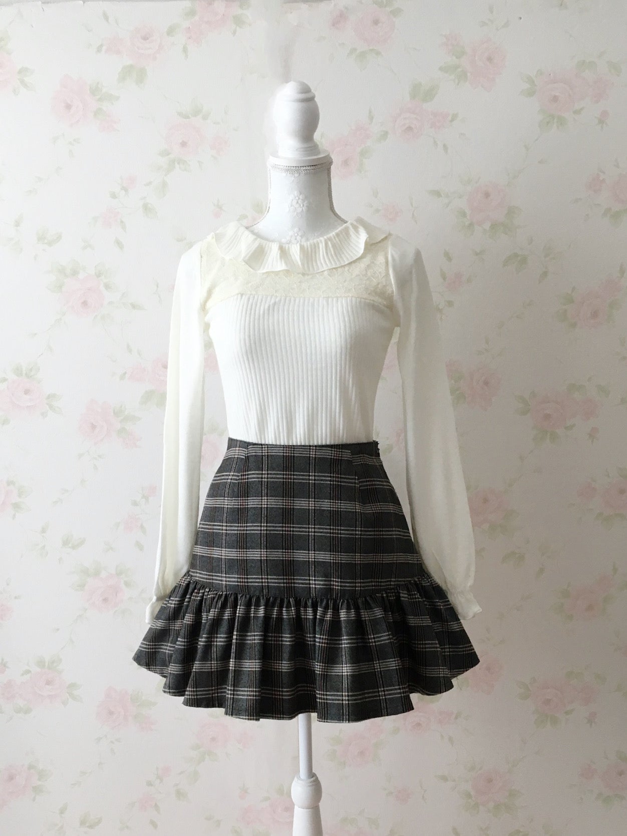 LIZ LISA Ruffled Collar Rib Top (Ivory)
