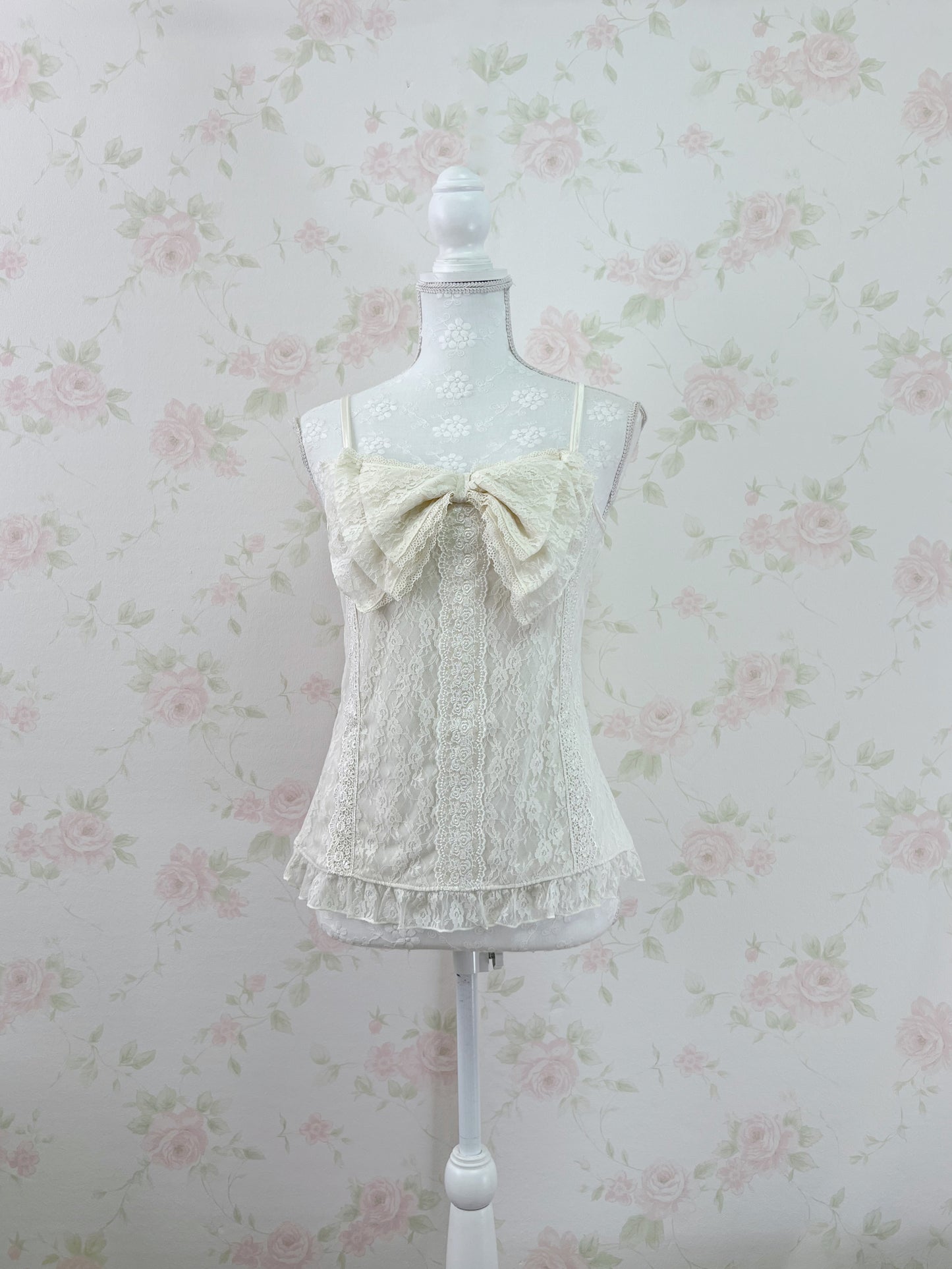 axes femme Y2K Big Bow Lace Camisole (Ivory)