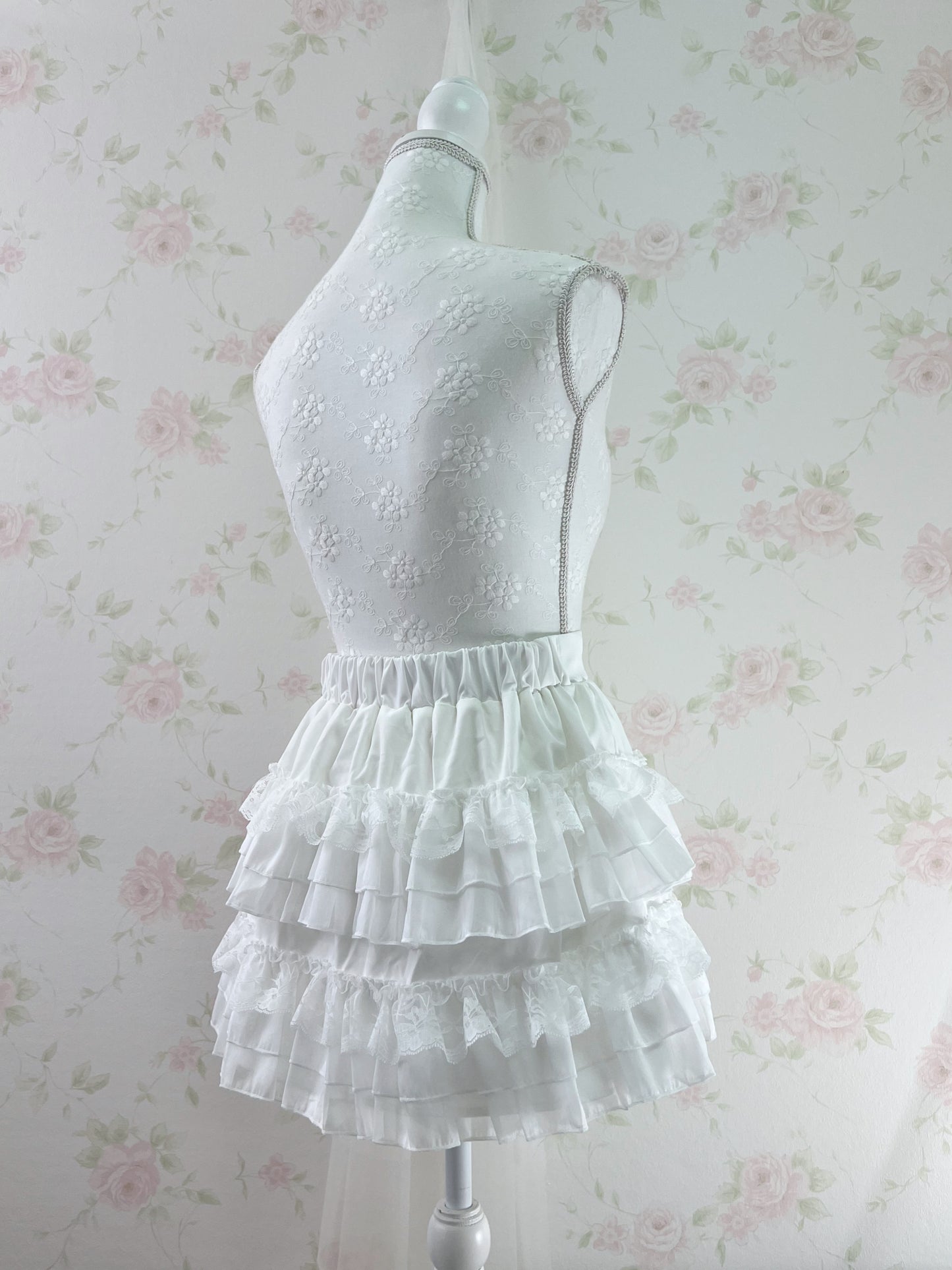 GRL Tiered Lace Skirt (White)