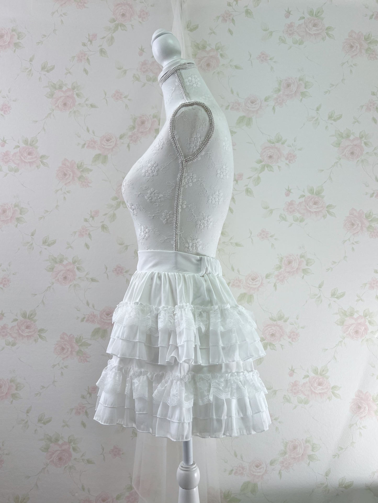 GRL Tiered Lace Skirt (White)