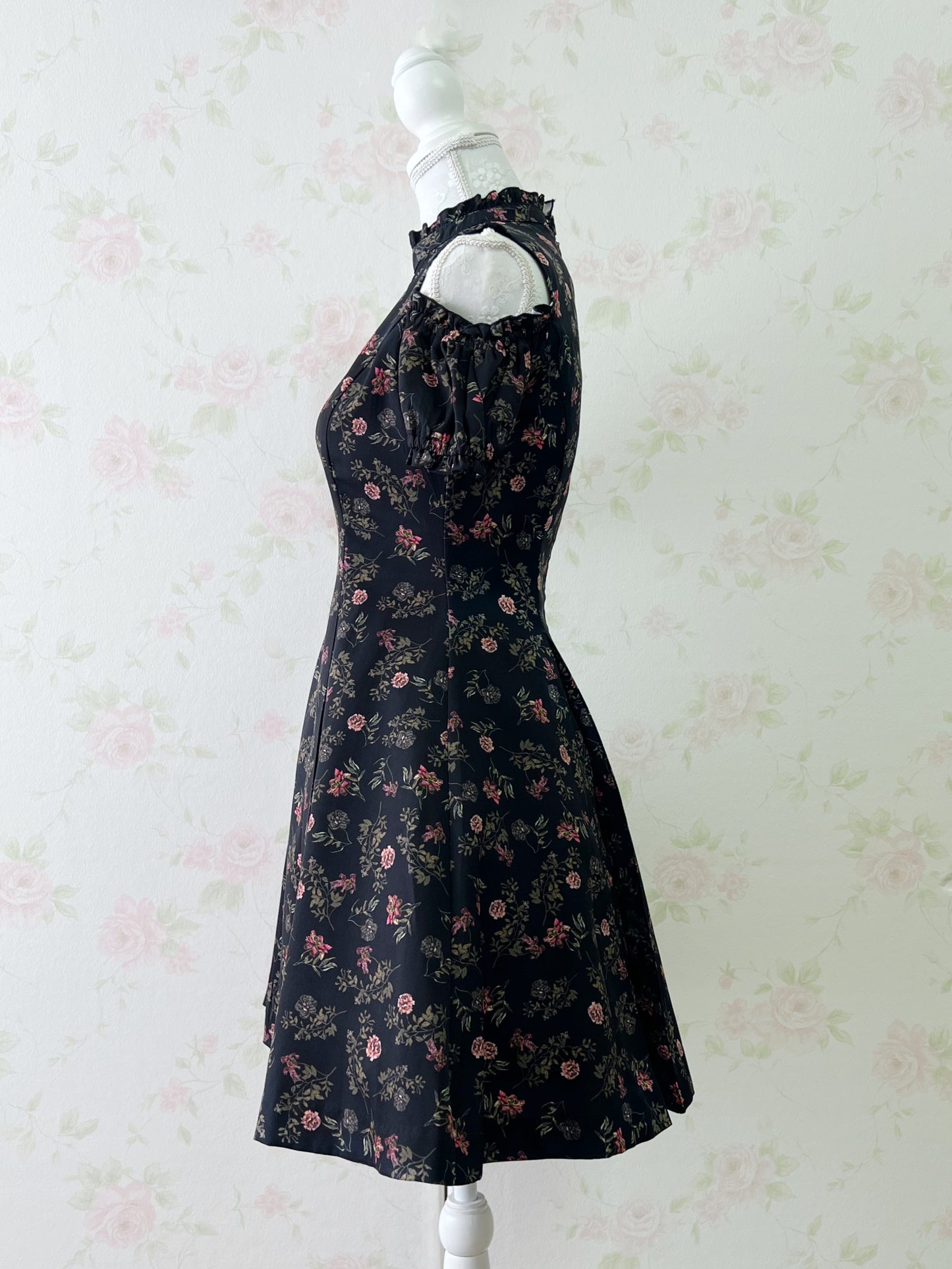 EATME Cross Front Off Shoulder Dress