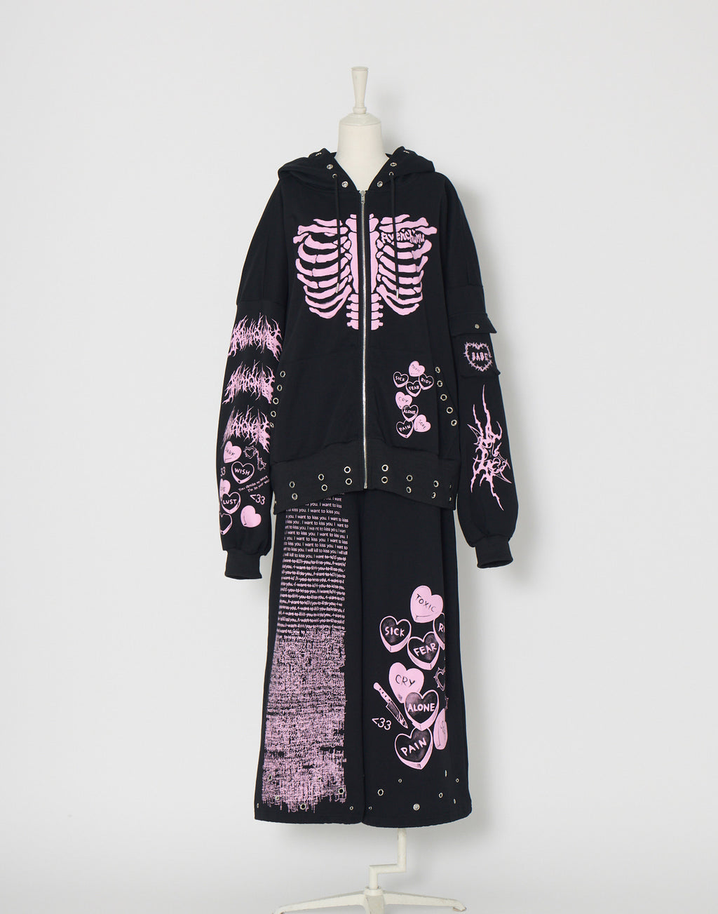 AVENCHUMU ValentineBunny print lace frame t-shirt (Copy)