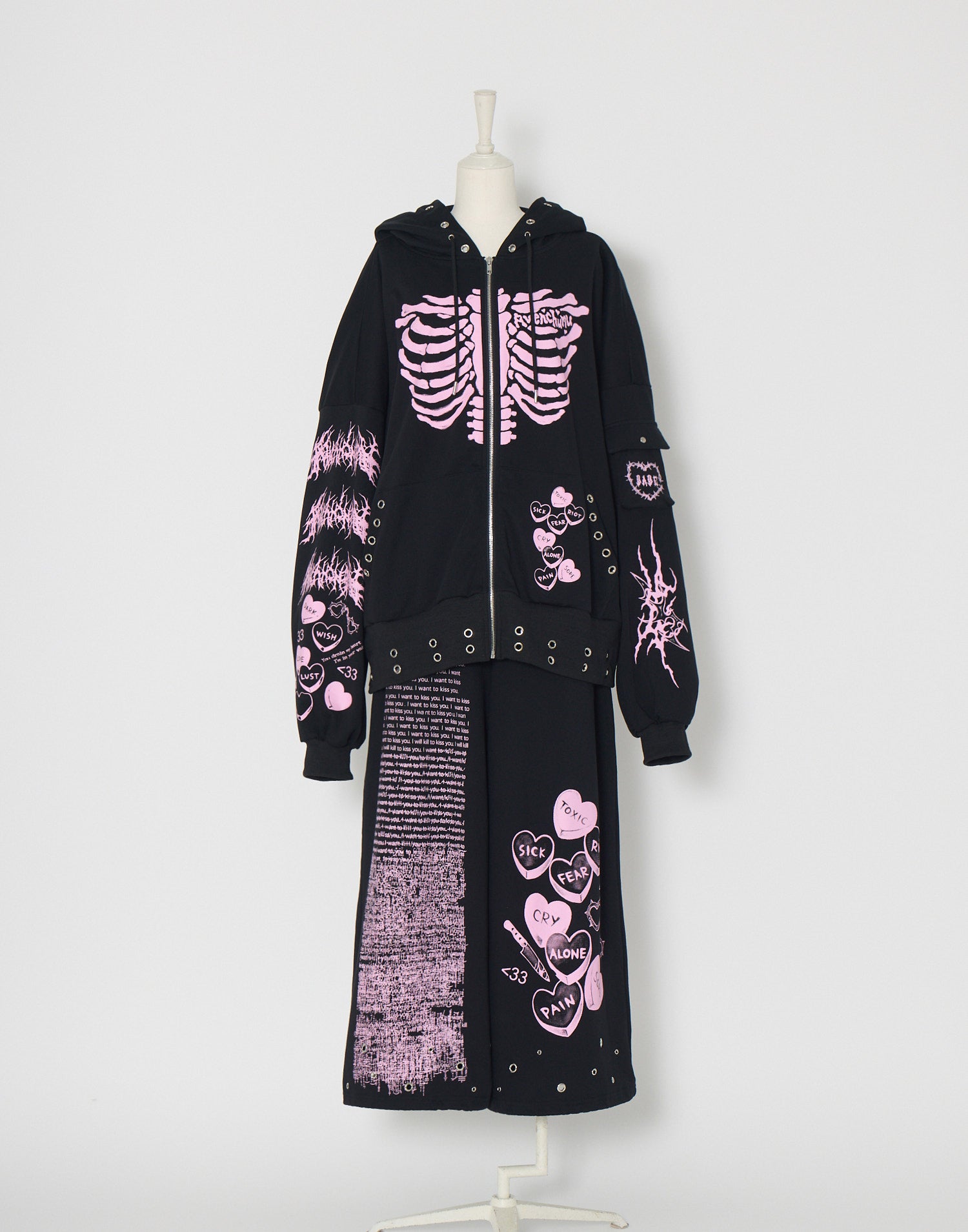 AVENCHUMU ValentineBunny print lace frame t-shirt (Copy)