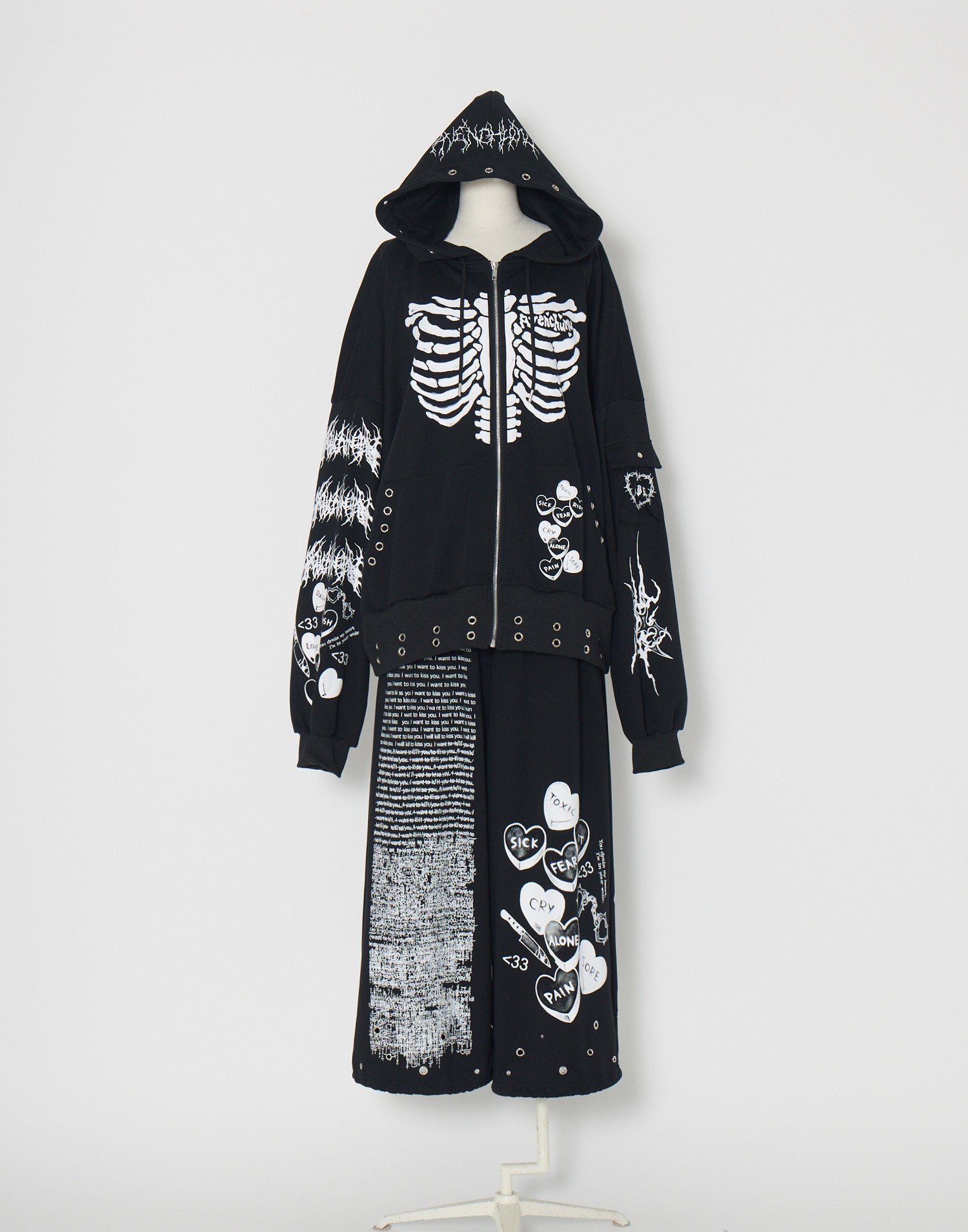 AVENCHUMU ValentineBunny print lace frame t-shirt (Copy)