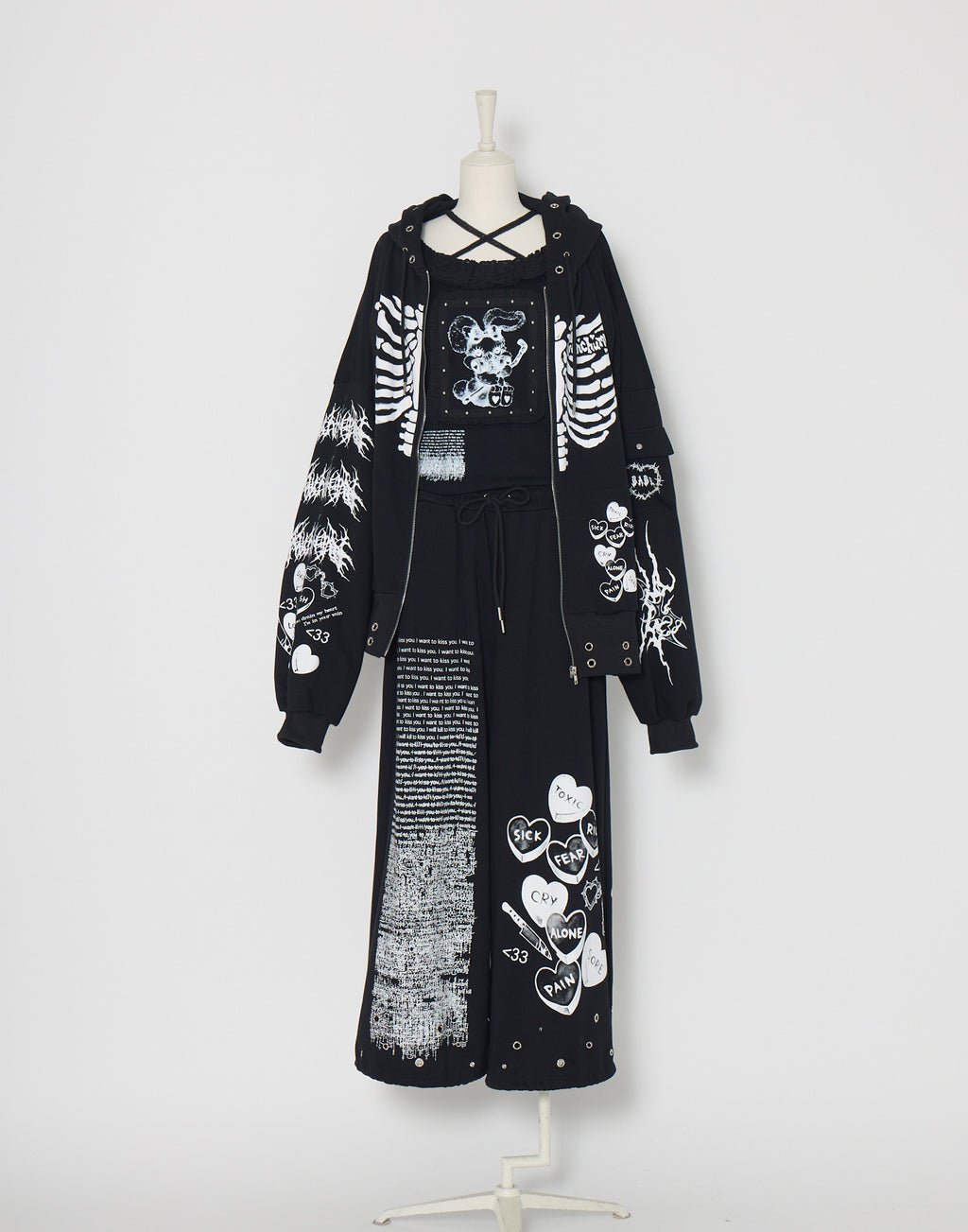 AVENCHUMU ValentineBunny print lace frame t-shirt (Copy)