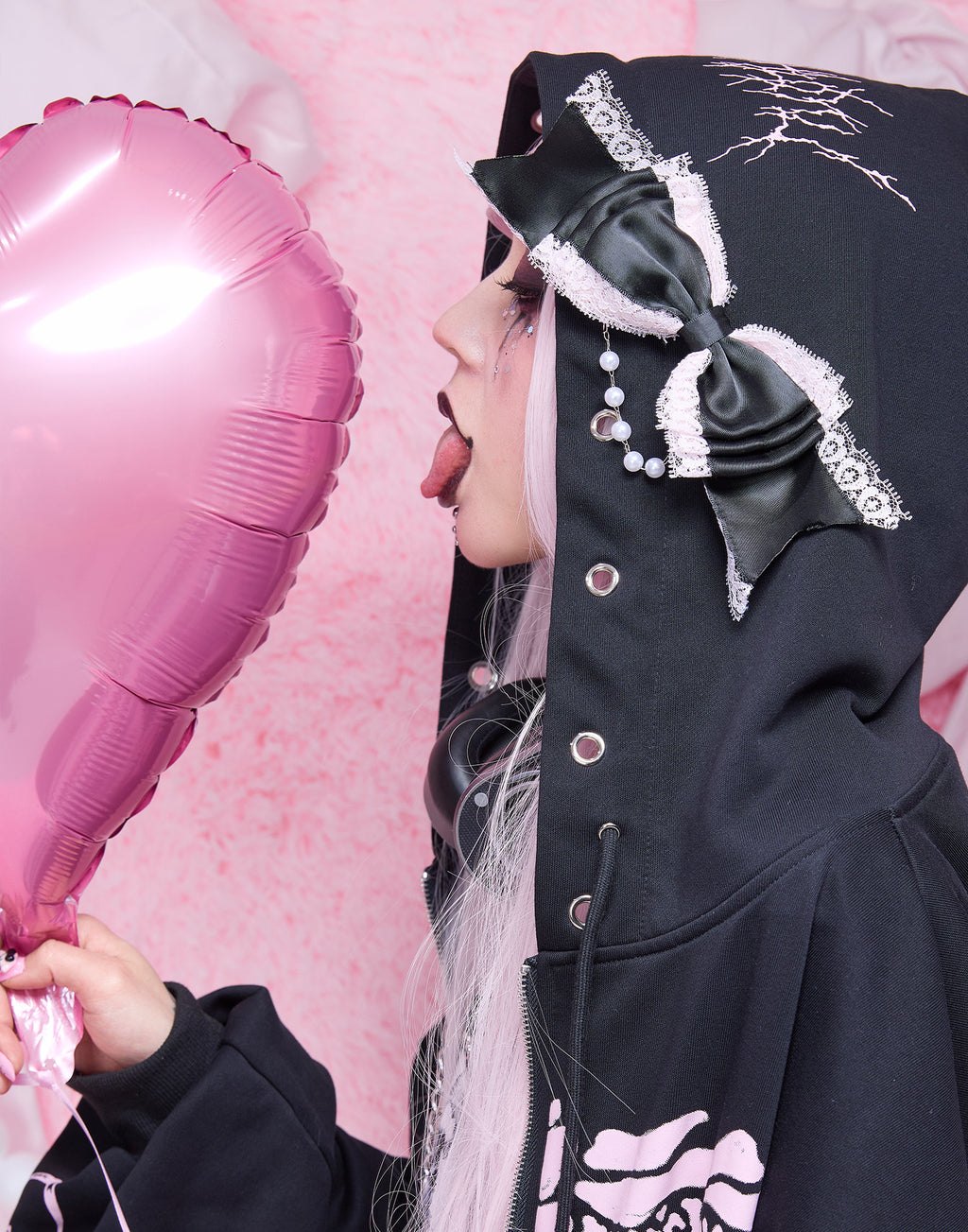 AVENCHUMU ValentineBunny print lace frame t-shirt (Copy)