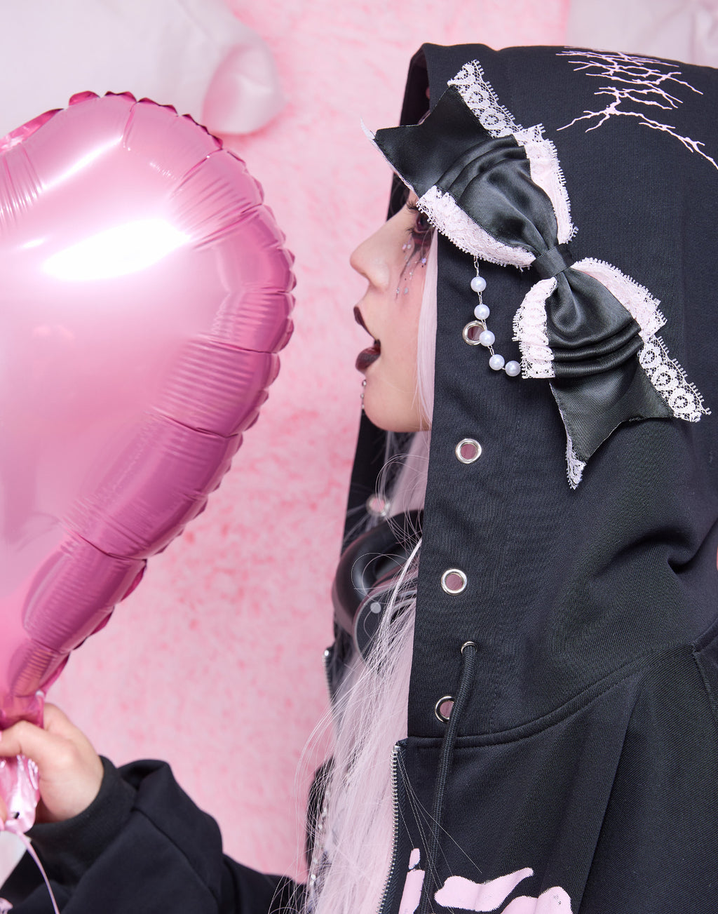 AVENCHUMU ValentineBunny print lace frame t-shirt (Copy)