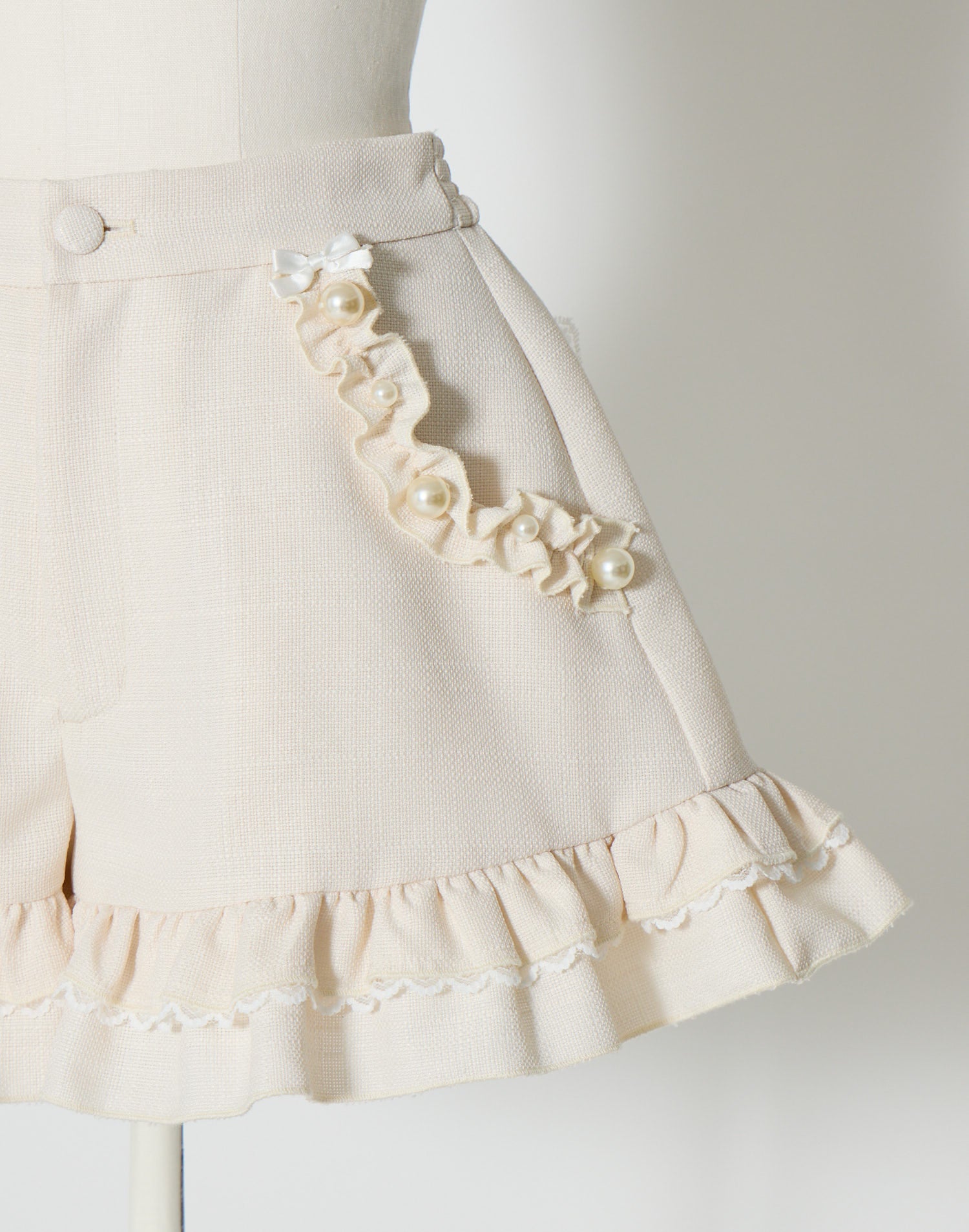 mellfy memory Pearl drop tweed short pants