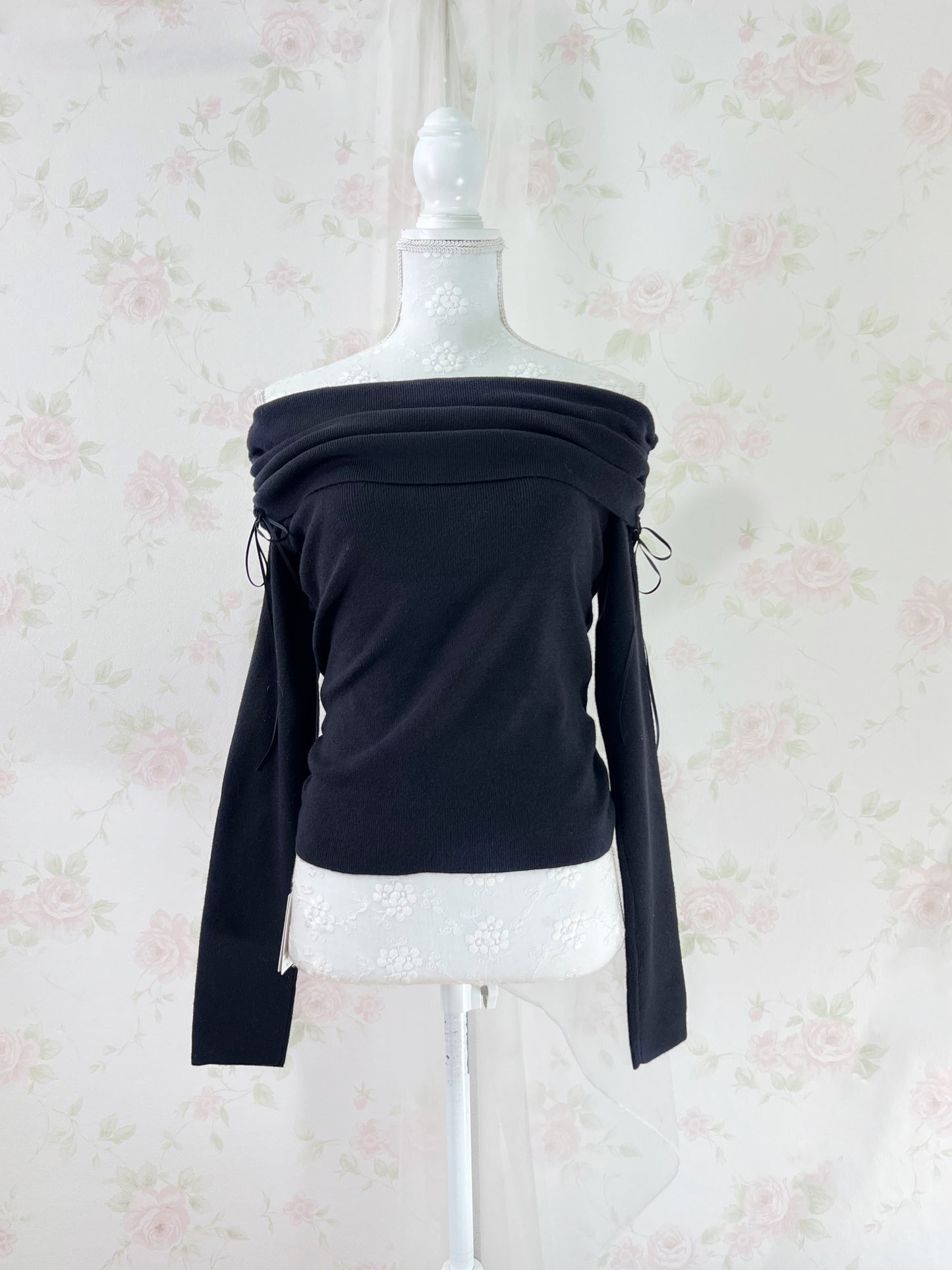 GRL Side String Shoulder Top (Black)