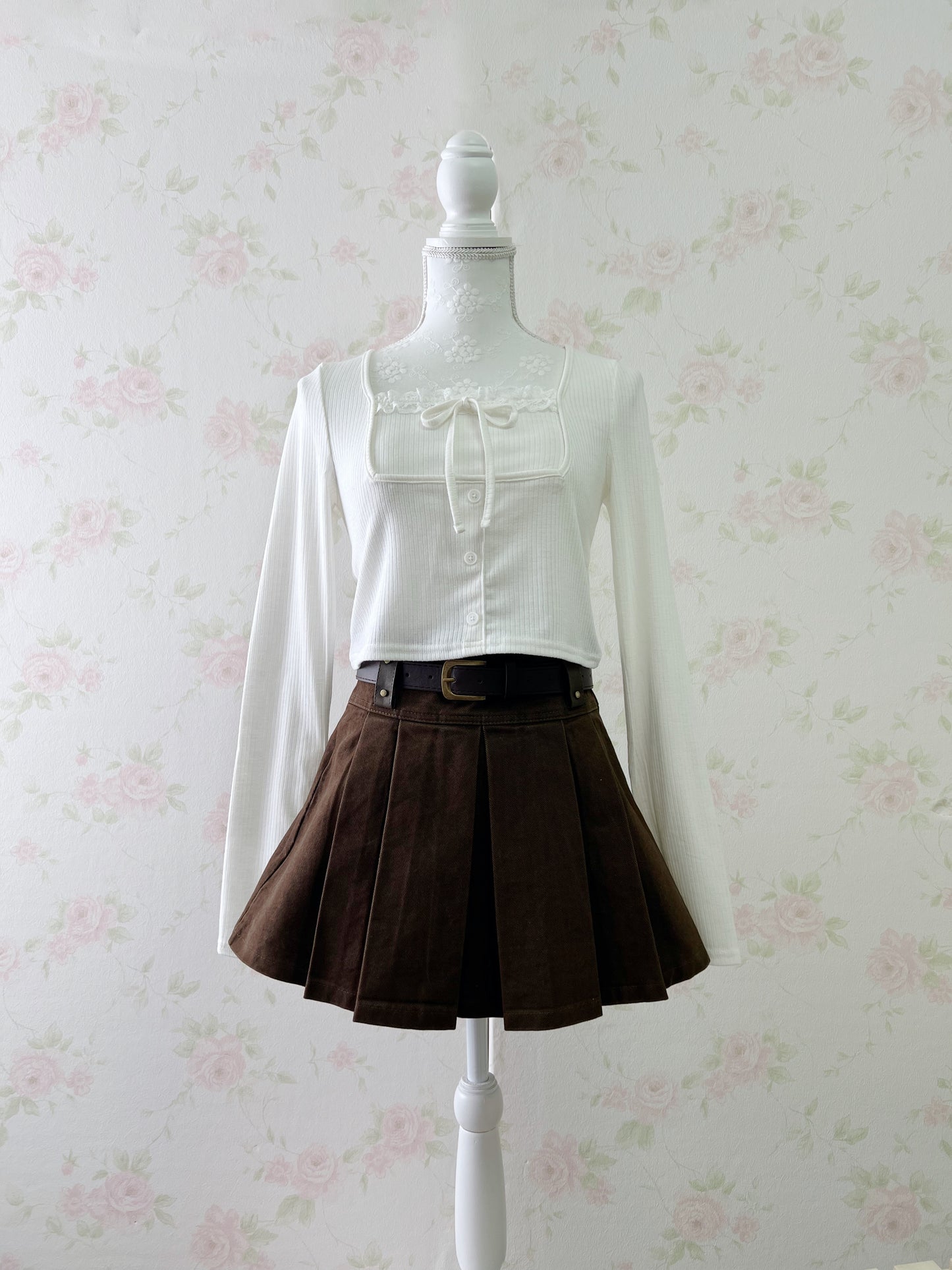 SPINNS ATTITUDE MAKES STYLE Pleated Belt Skirt (Brown)