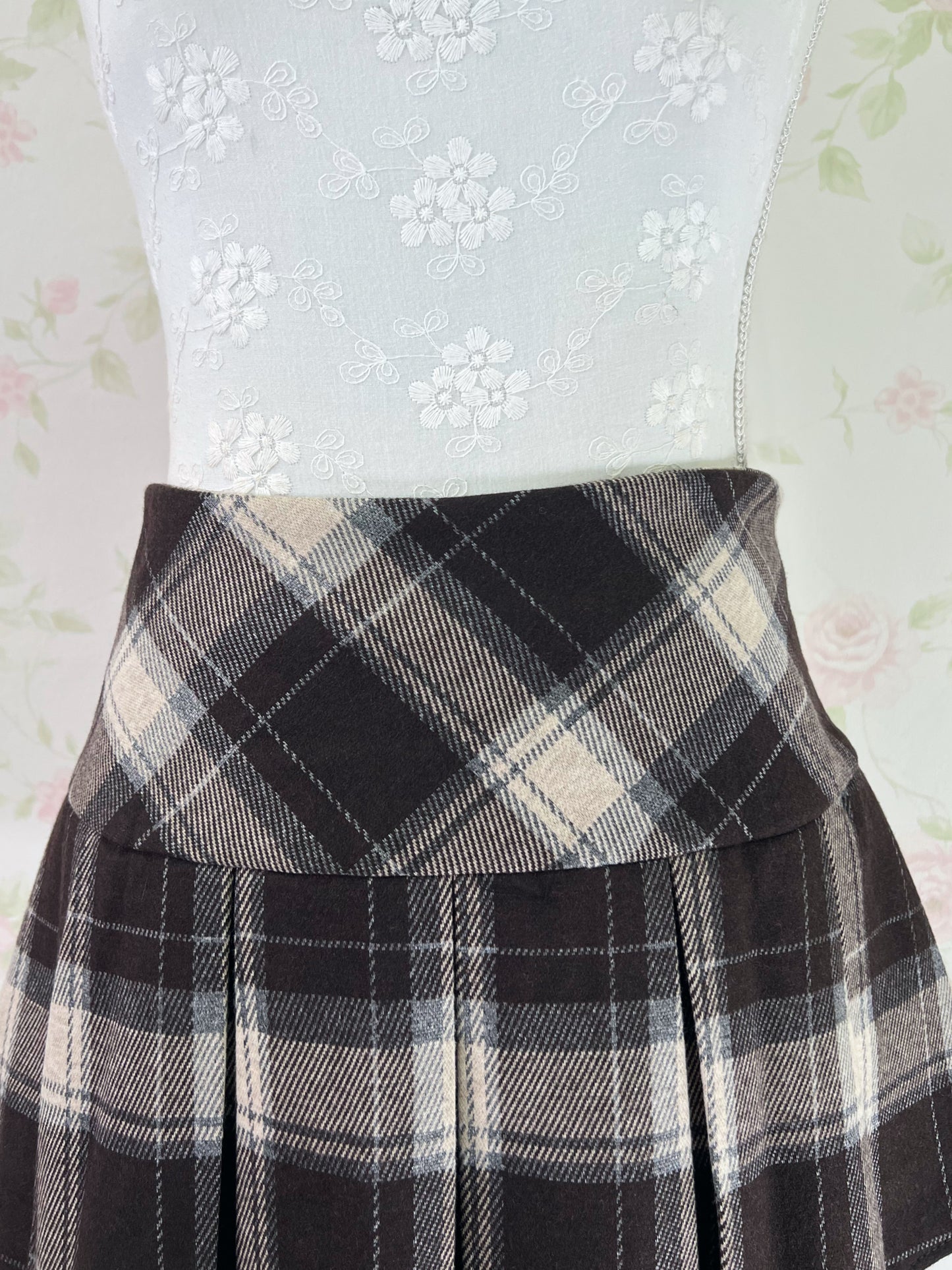 Wool Like Checked Pleated Skirt (Brown)