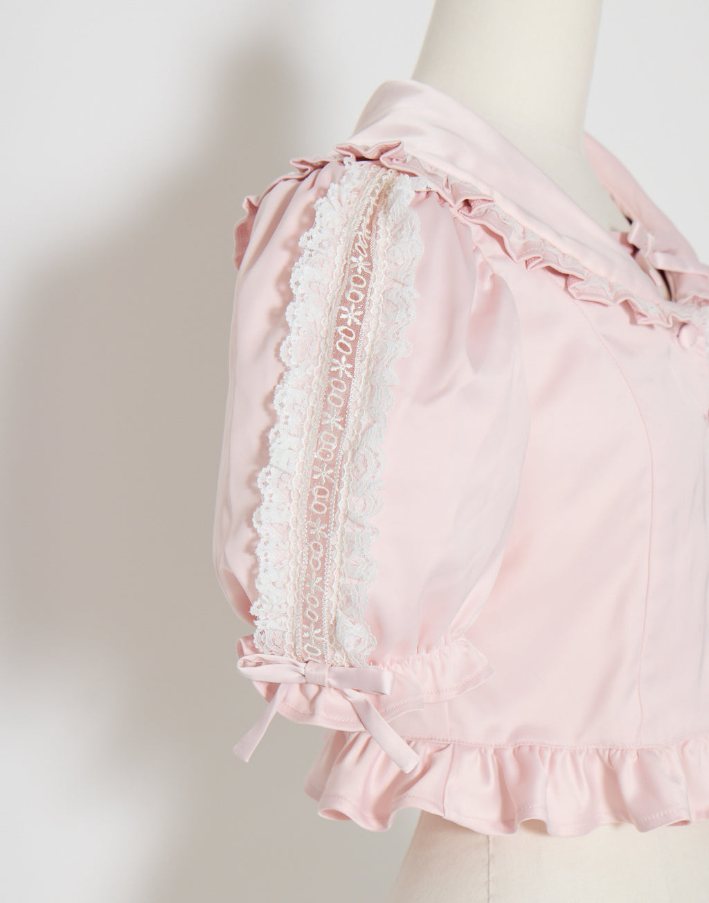 (Pre-order) mellfy memory Lace sleeves sweet satin blouse