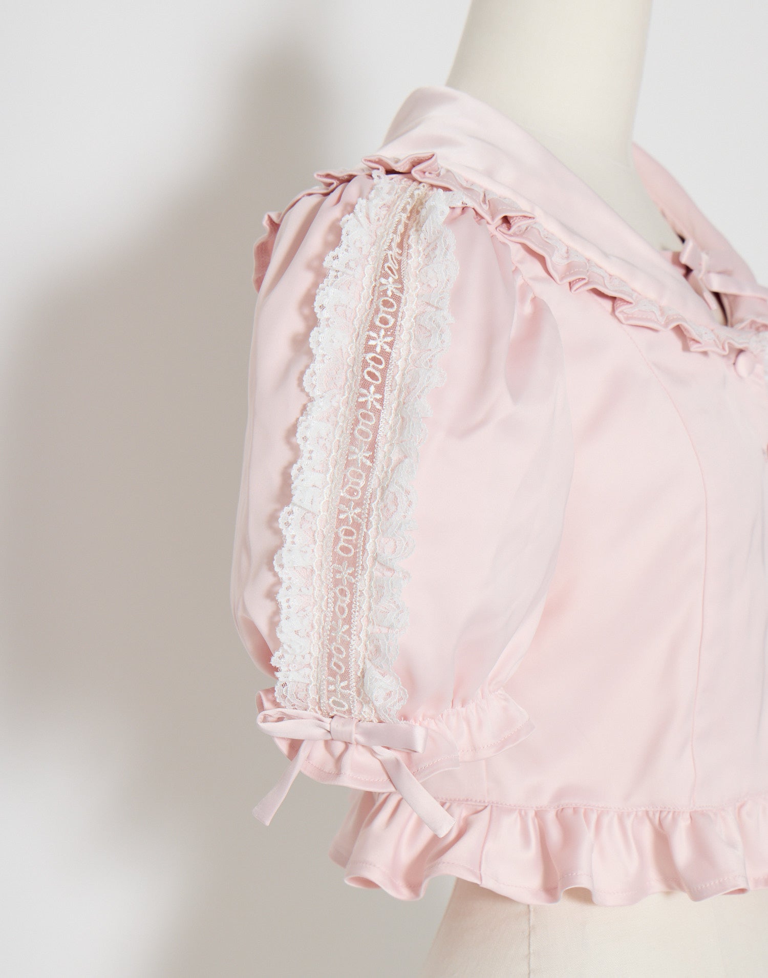 (Pre-order) mellfy memory Lace sleeves sweet satin blouse