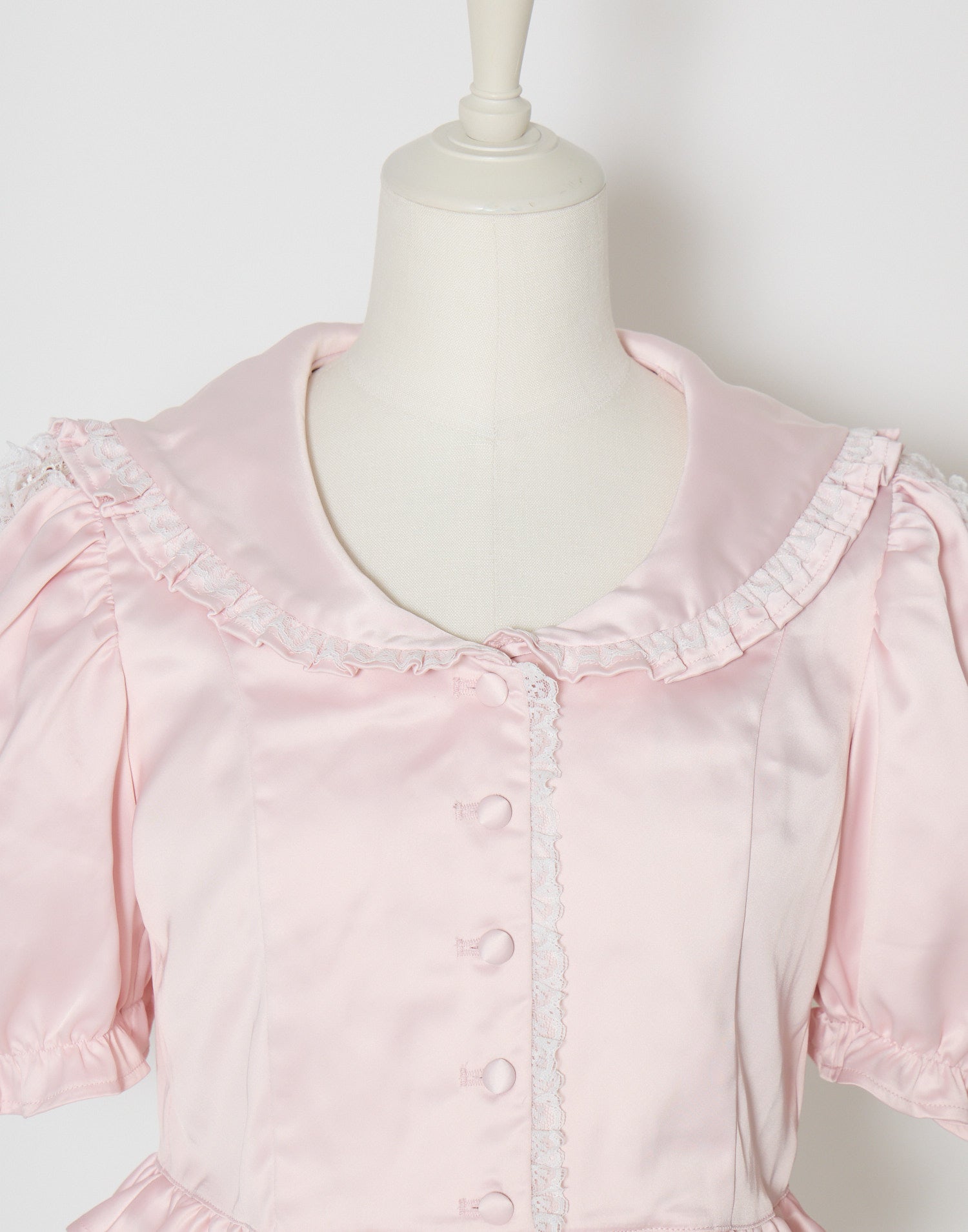 (Pre-order) mellfy memory Lace sleeves sweet satin blouse