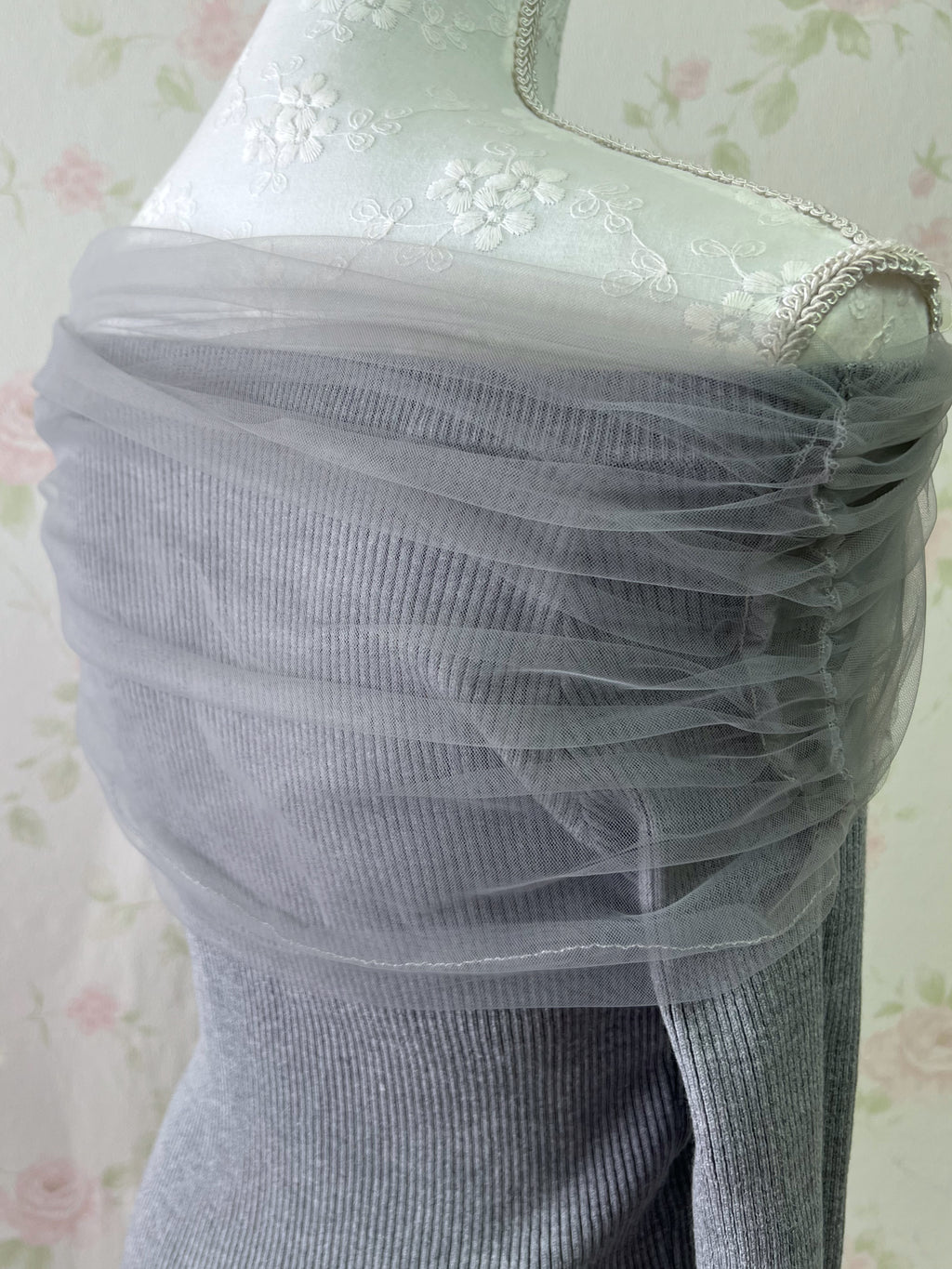 Tulle Shoulder Knit Top (Gray)