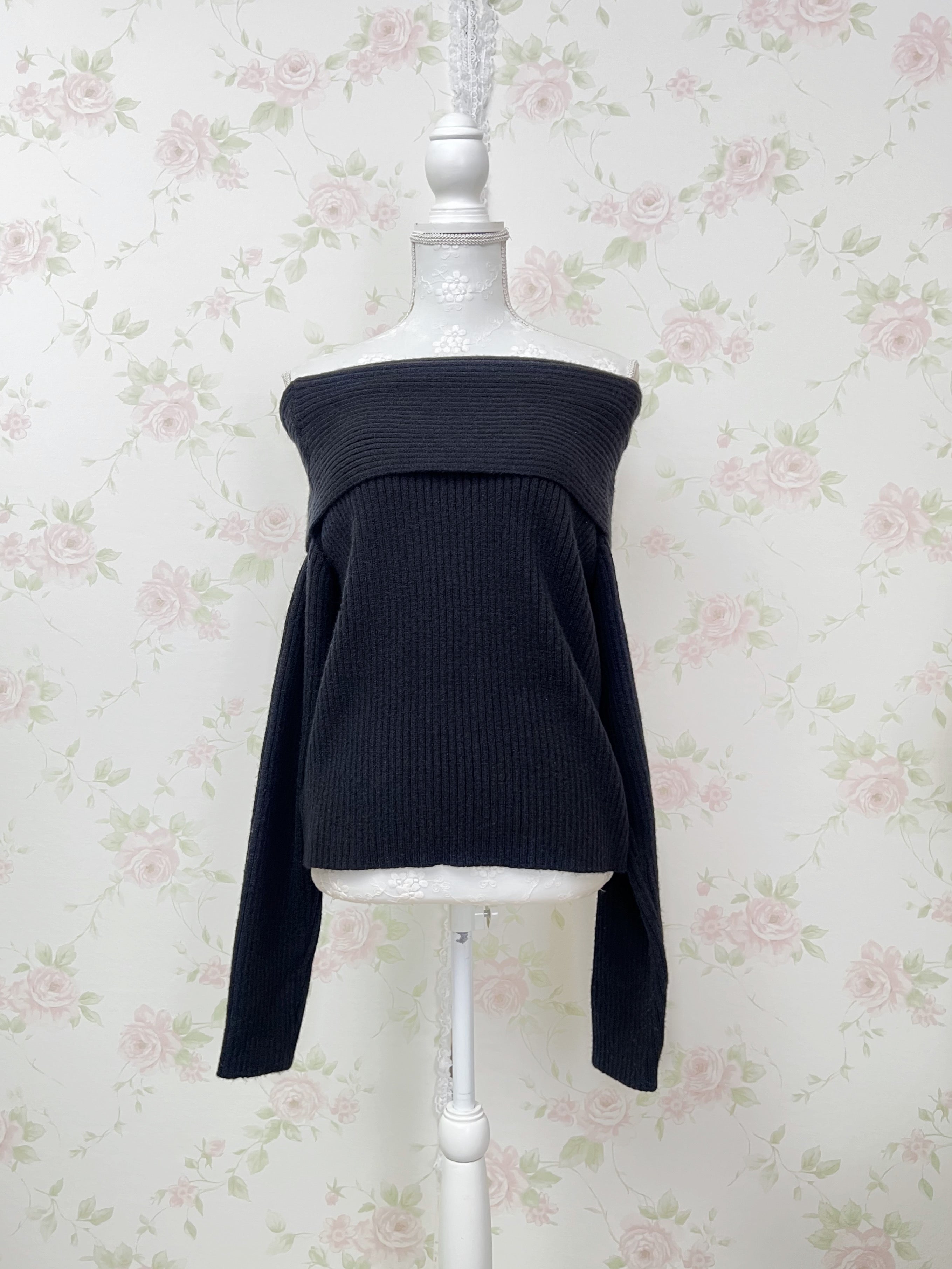 Shoujo Off Shoulder Sweater (Black)