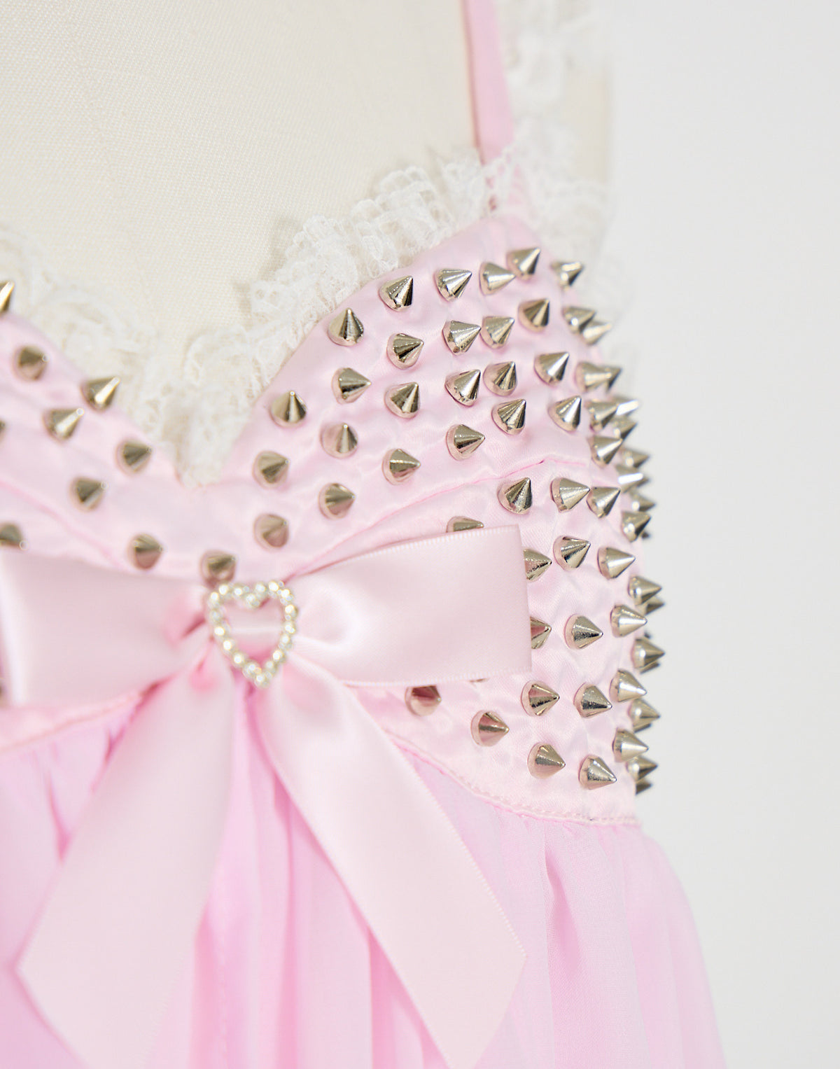 AVENCHUMU Lace & studs babydoll