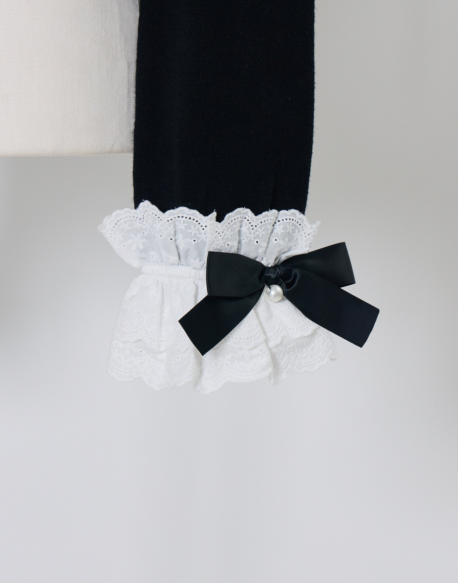 mellfy memory Ruffle and lace cuff ribbon Knit Top