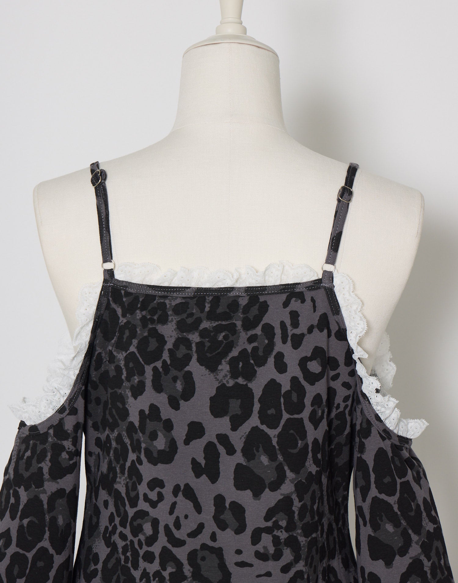 AVENCHUMU Leopard print open shoulder tops
