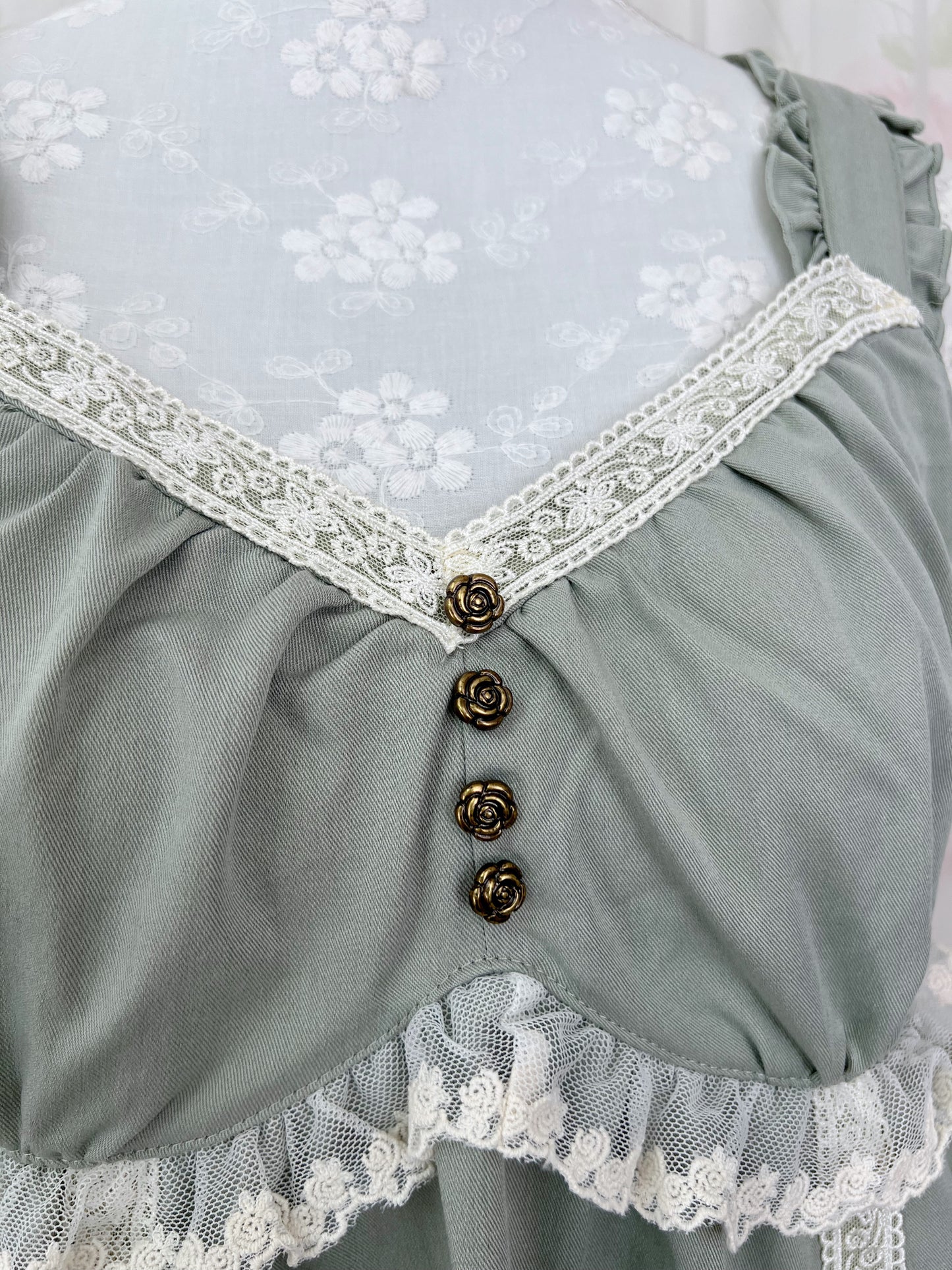 axes femme Lace Gathered Dress (Antique Green)