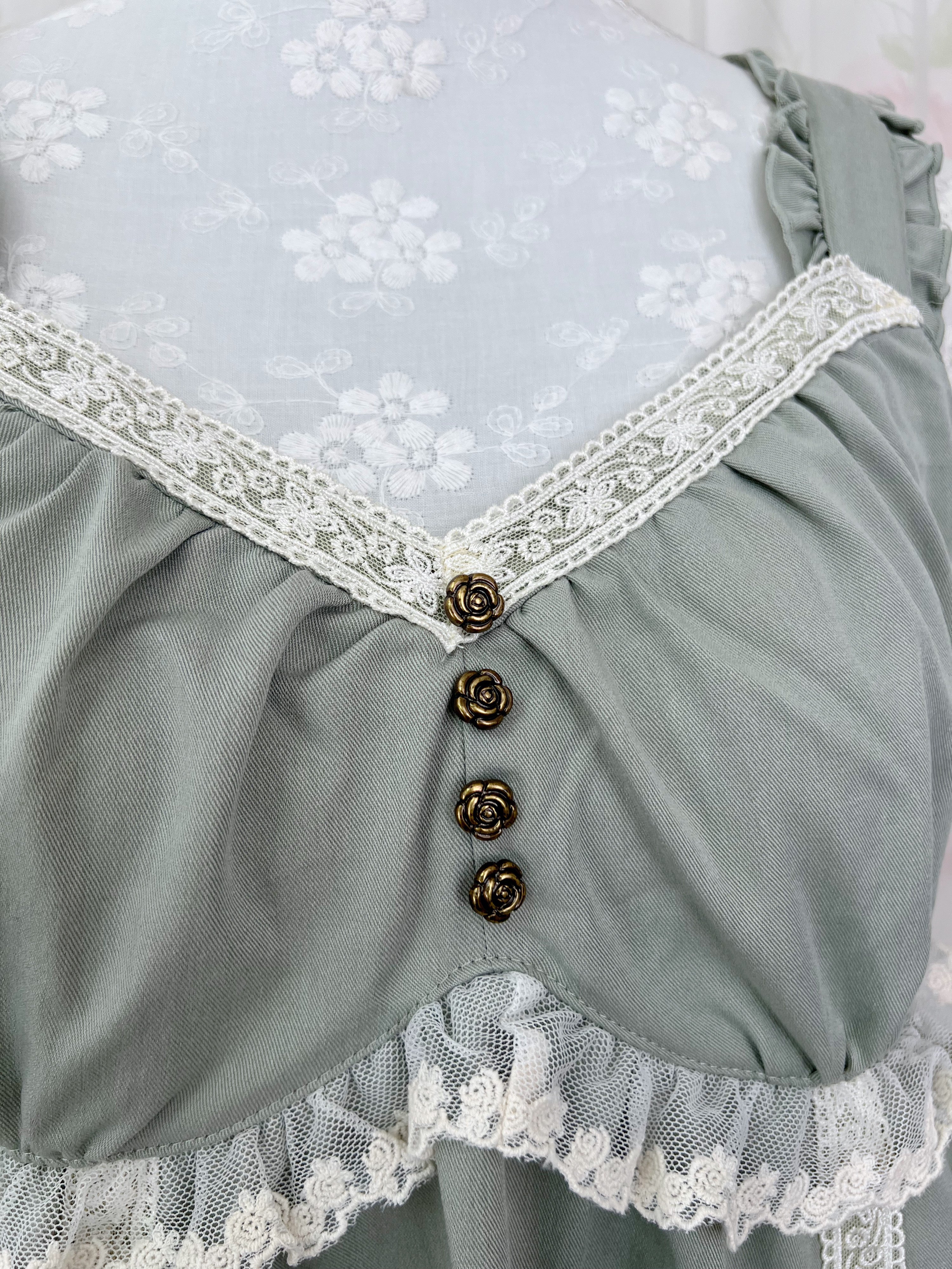 axes femme Lace Gathered Dress (Antique Green)