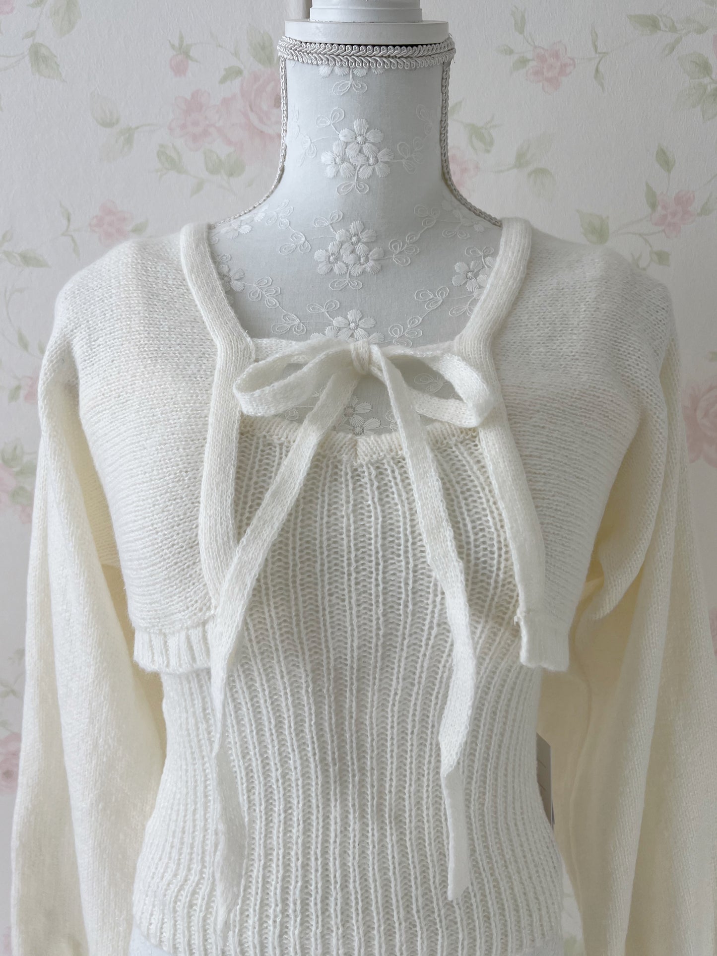 (18% OFF) GRL Camisole Cardigan Set (Ivory)