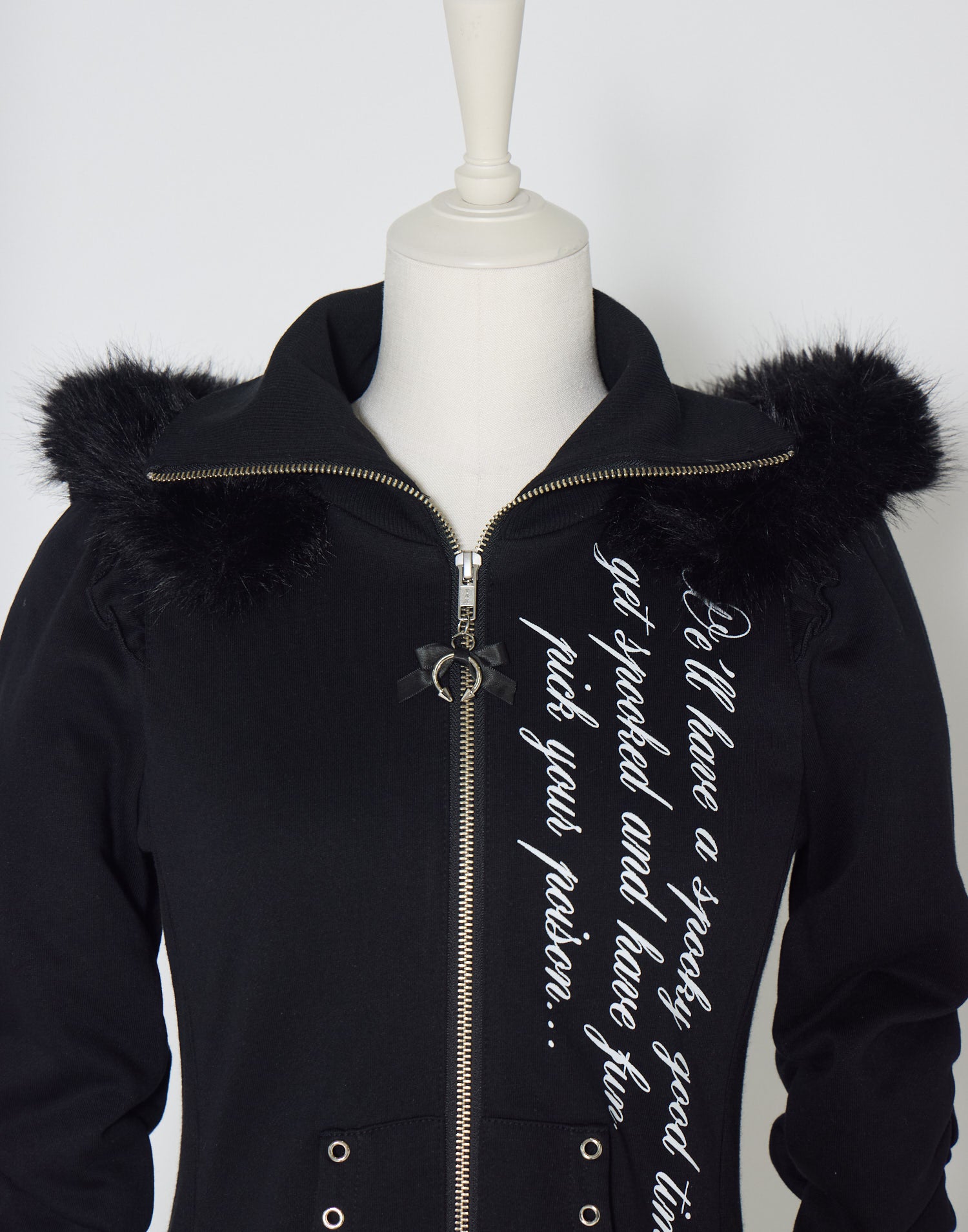 AVENCHUMU Pleated devil zip hoodie