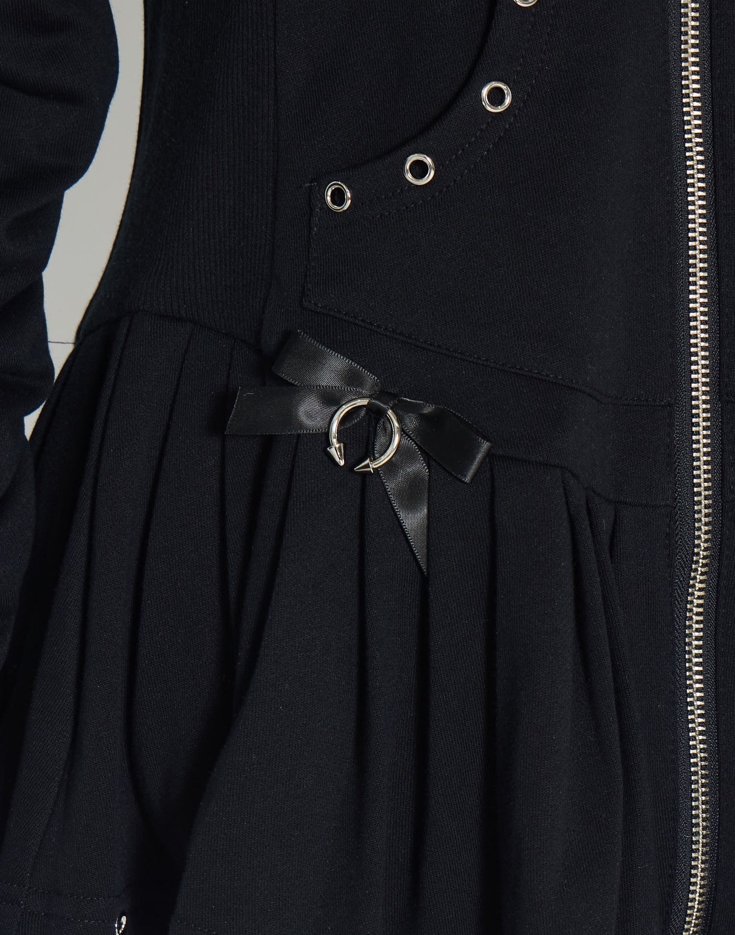 AVENCHUMU Pleated devil zip hoodie