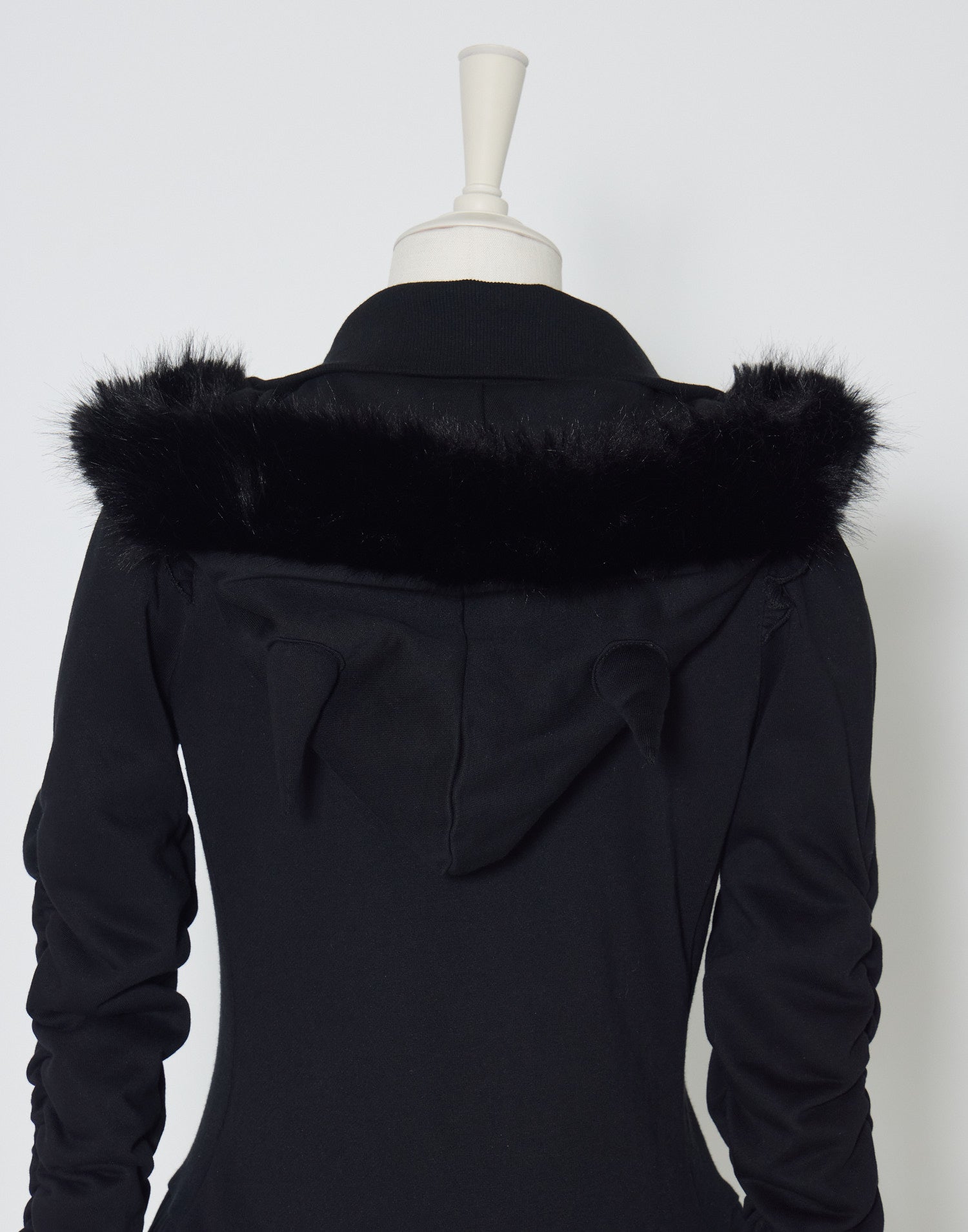 AVENCHUMU Pleated devil zip hoodie