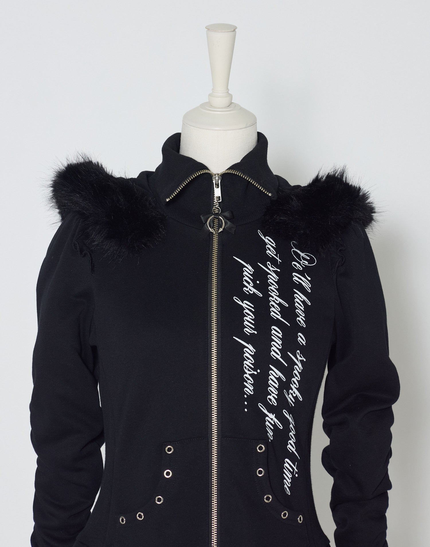 AVENCHUMU Pleated devil zip hoodie