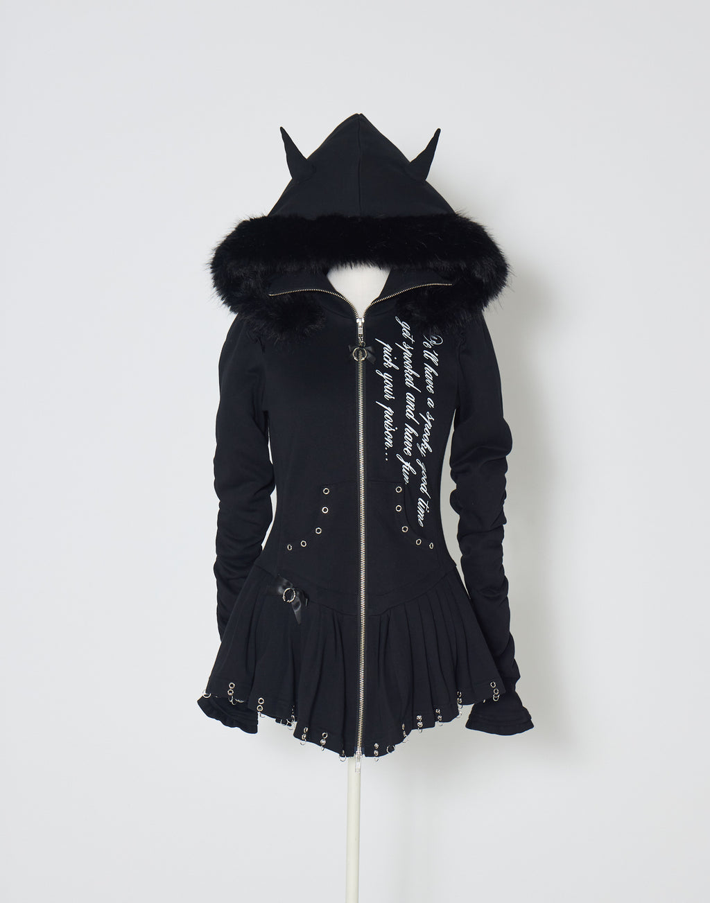 AVENCHUMU Pleated devil zip hoodie