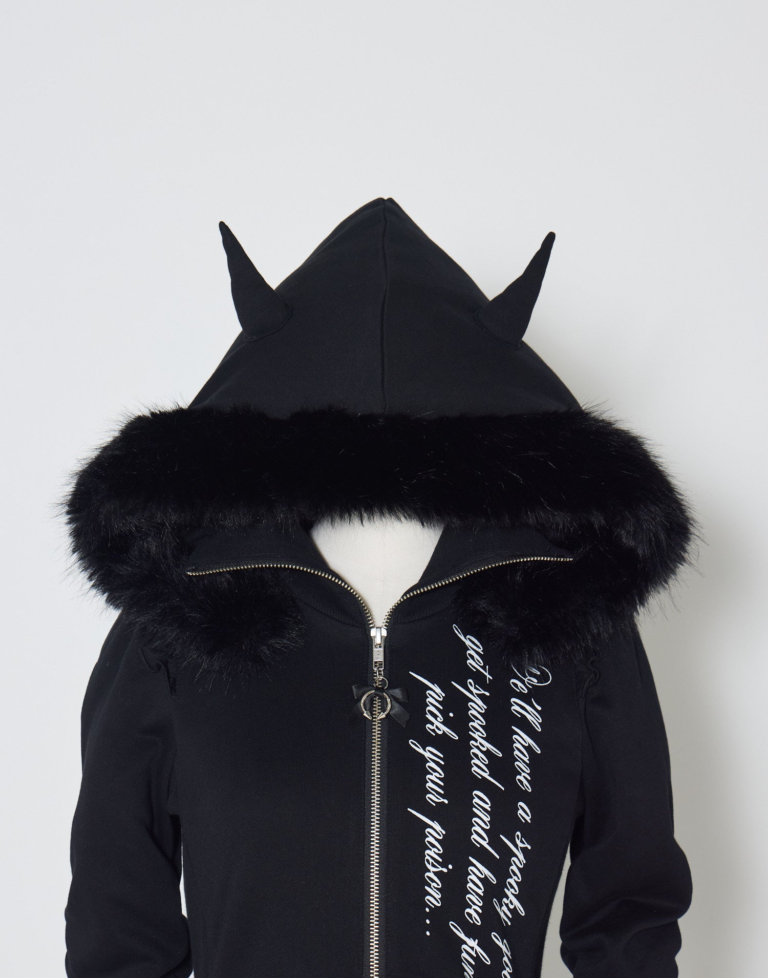 AVENCHUMU Pleated devil zip hoodie