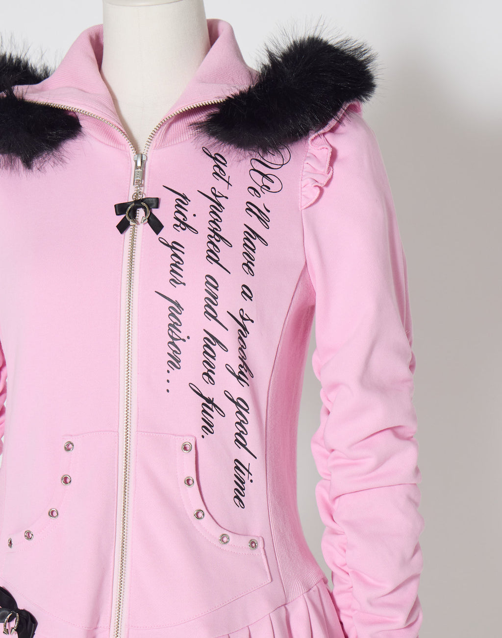 AVENCHUMU Pleated devil zip hoodie