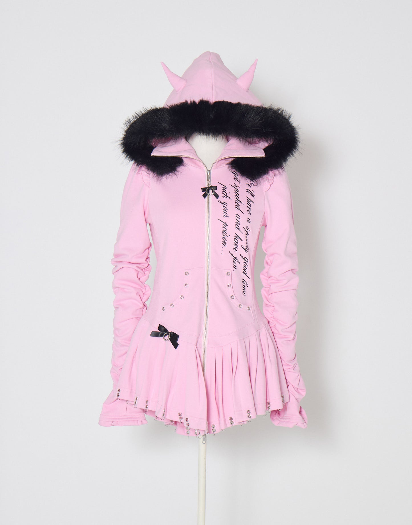 AVENCHUMU Pleated devil zip hoodie