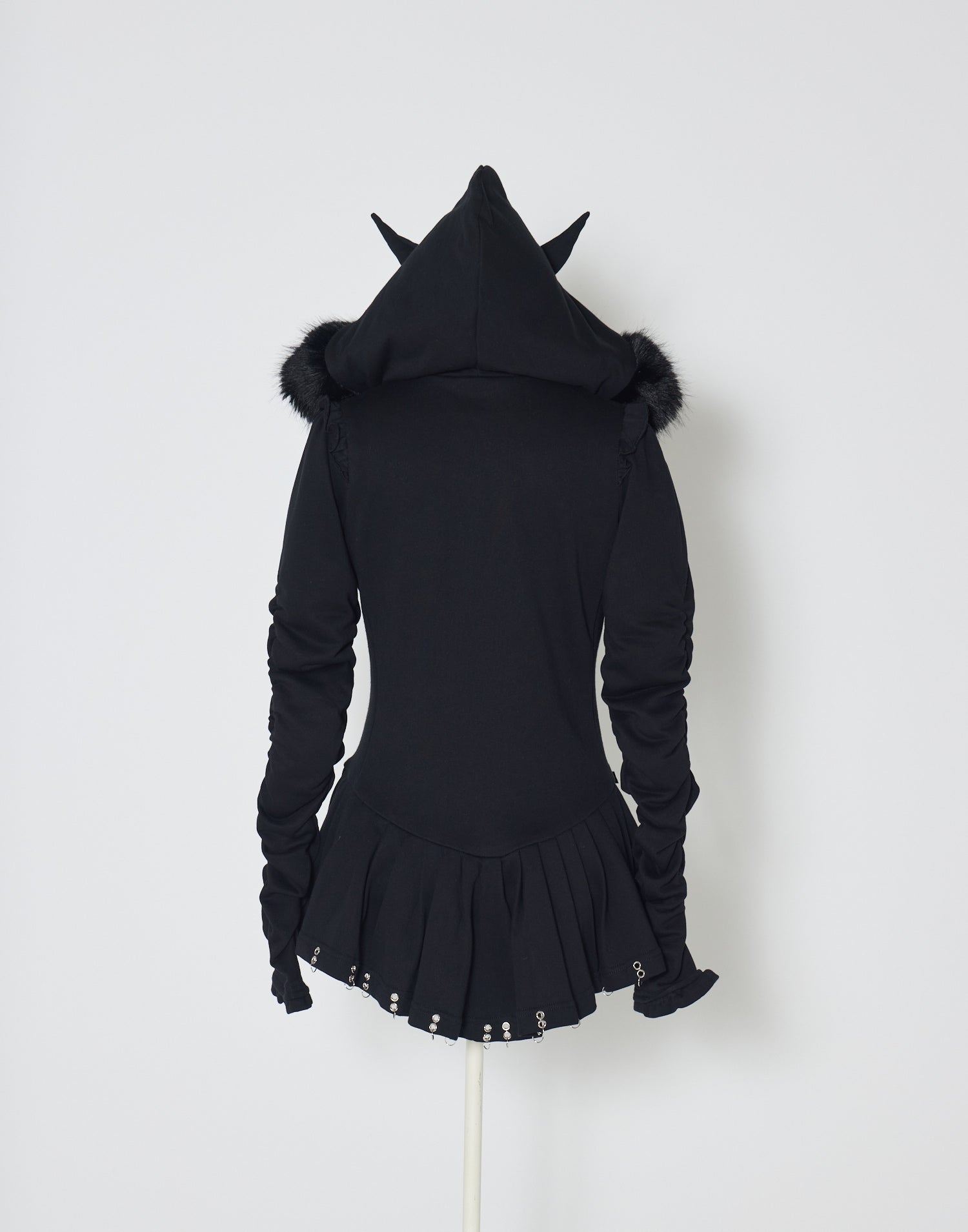 AVENCHUMU Pleated devil zip hoodie