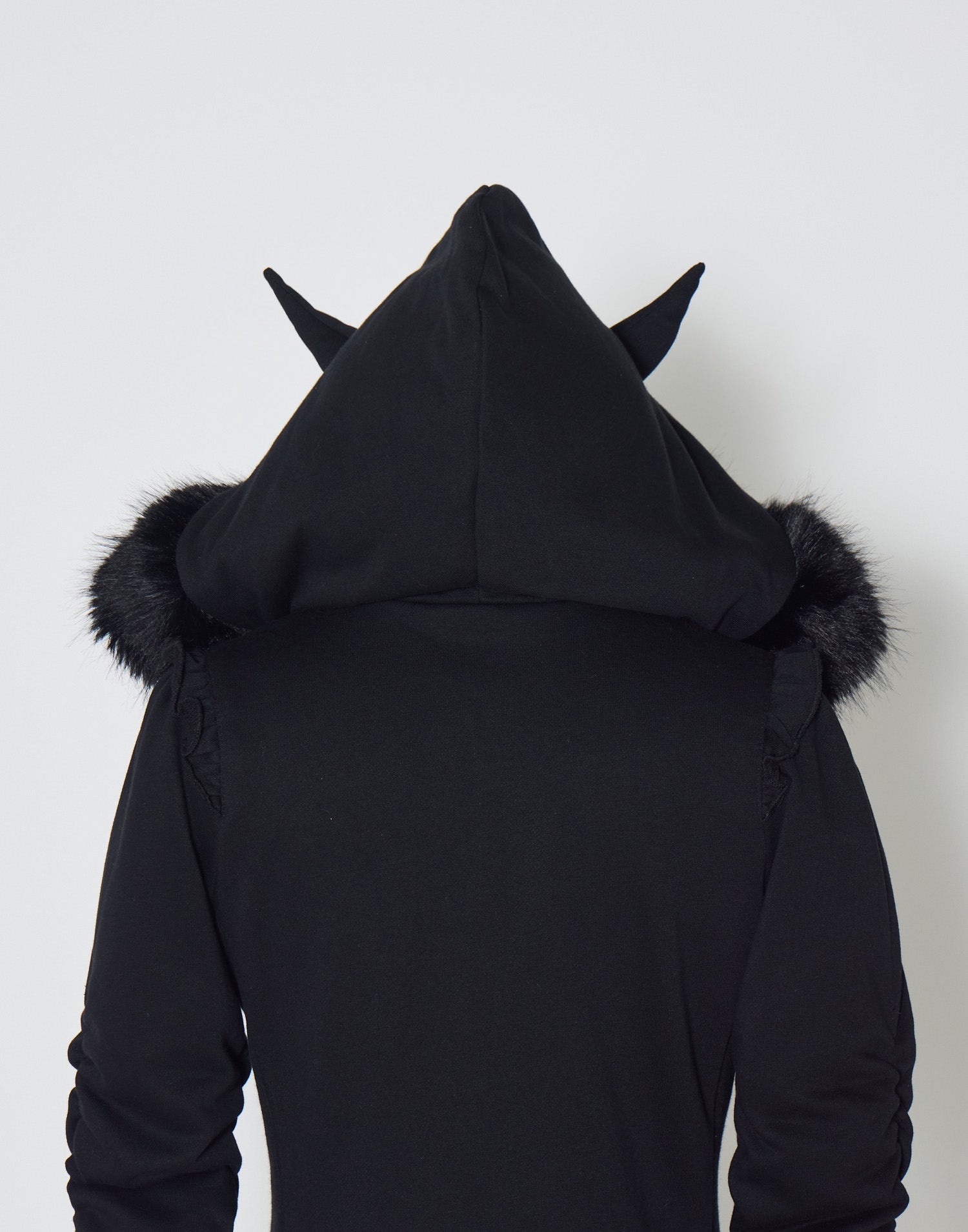 AVENCHUMU Pleated devil zip hoodie